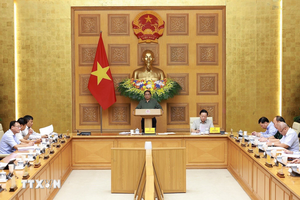 Thủ tướng Chỉ đạo khẩn cấp chống khai thác IUU sau cơn bão số 10 - Ảnh 1.