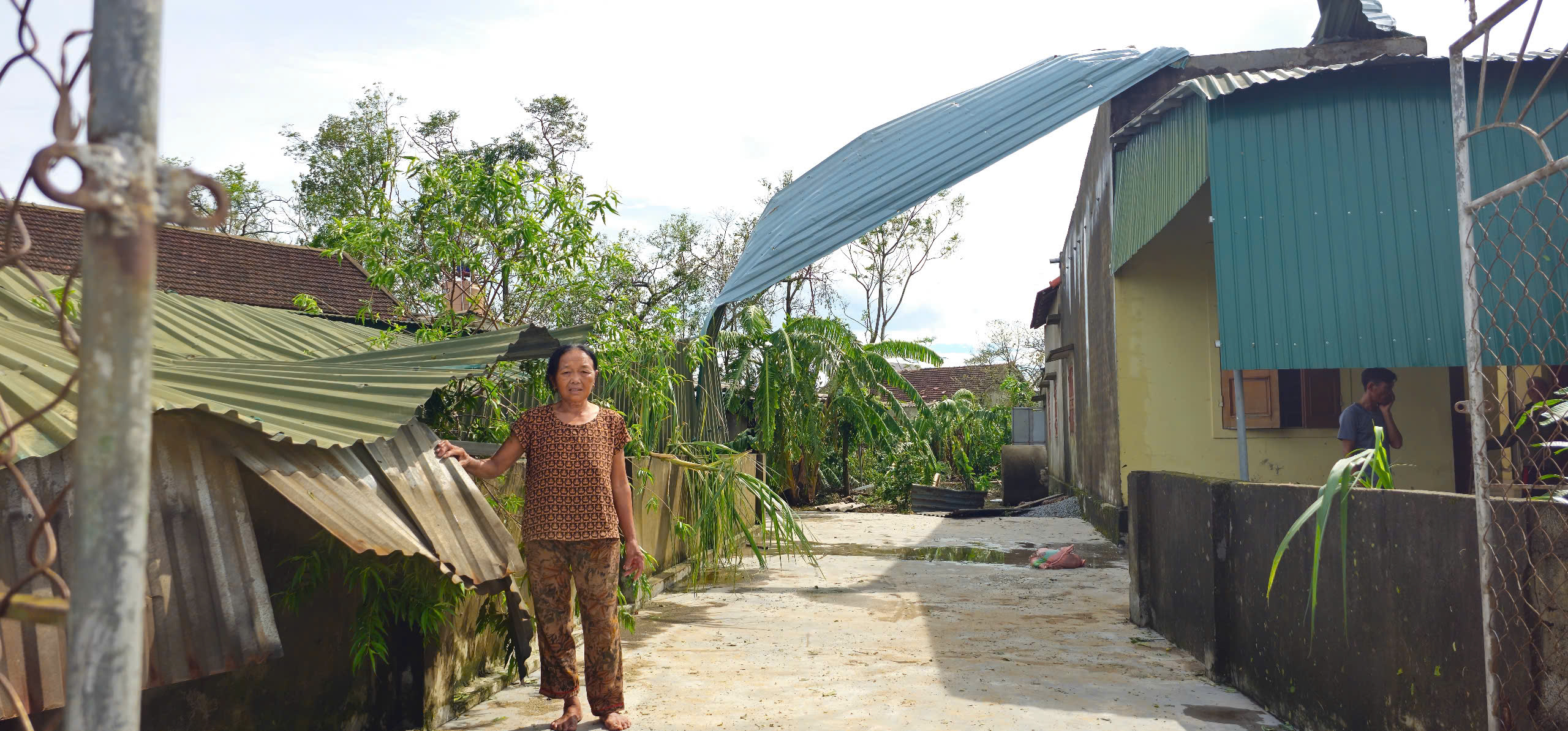 Bão cuốn đi hết toàn bộ tài sản của vợ chồng em rồi anh ơi! - Ảnh 9.