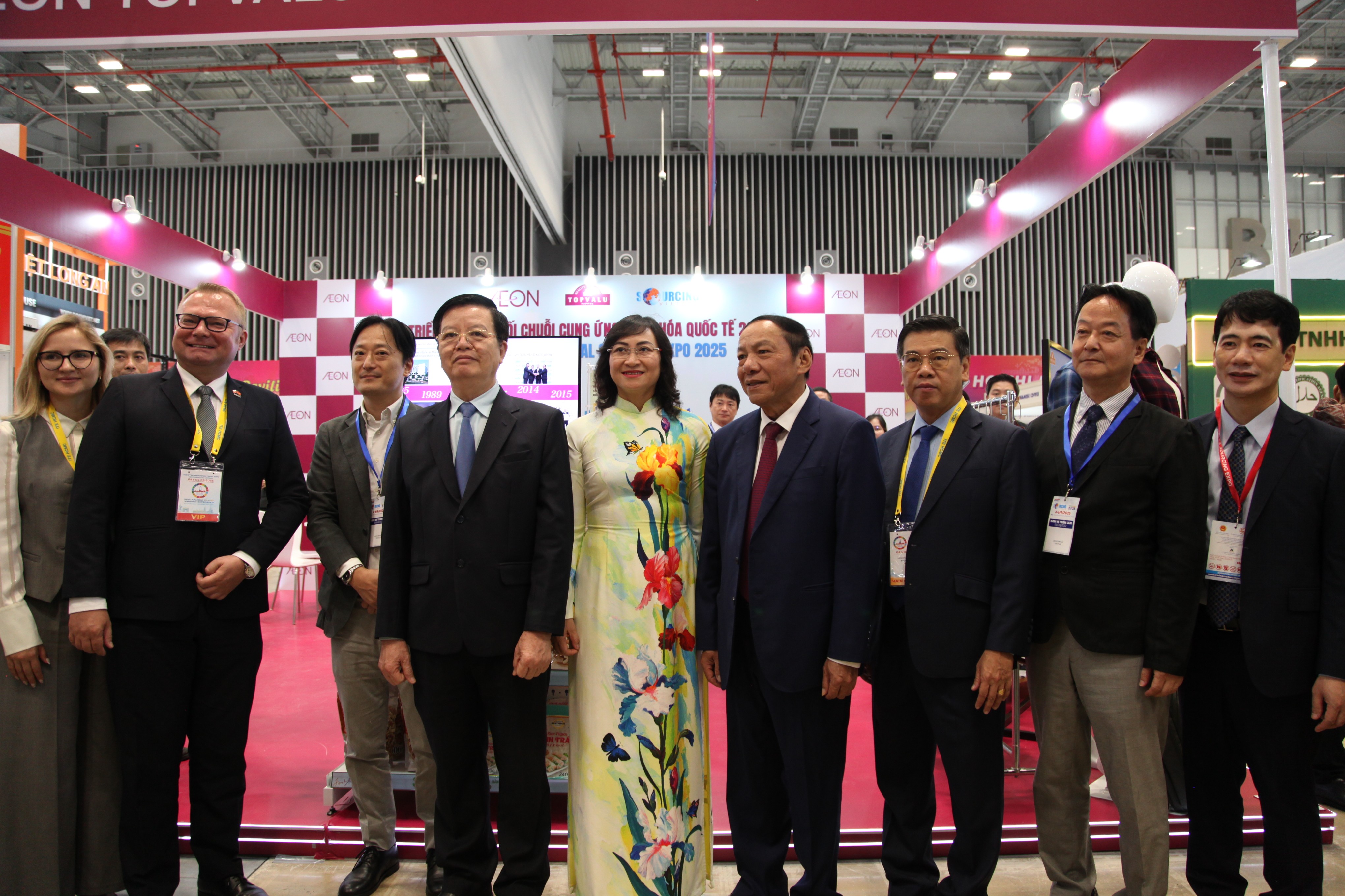 Du lịch bứt phá với hai trụ cột chuyển đổi- Ảnh 1. Du lịch bứt phá với hai trụ cột chuyển đổi- Ảnh 1.
