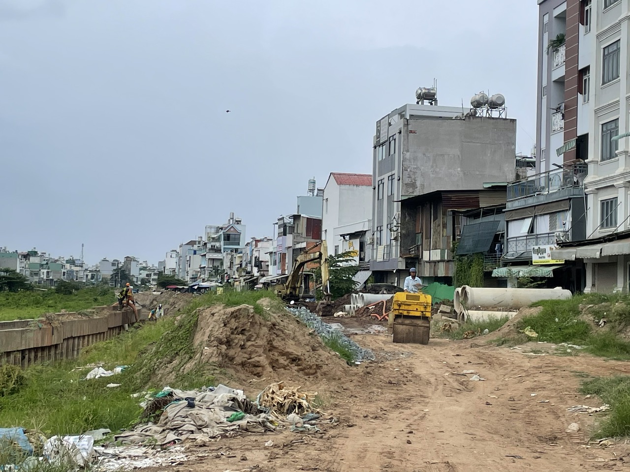 Thiếu vật tư, chủ đầu tư kênh Tham Lương kiến nghị 6 tỉnh hỗ trợ - Ảnh 2.
