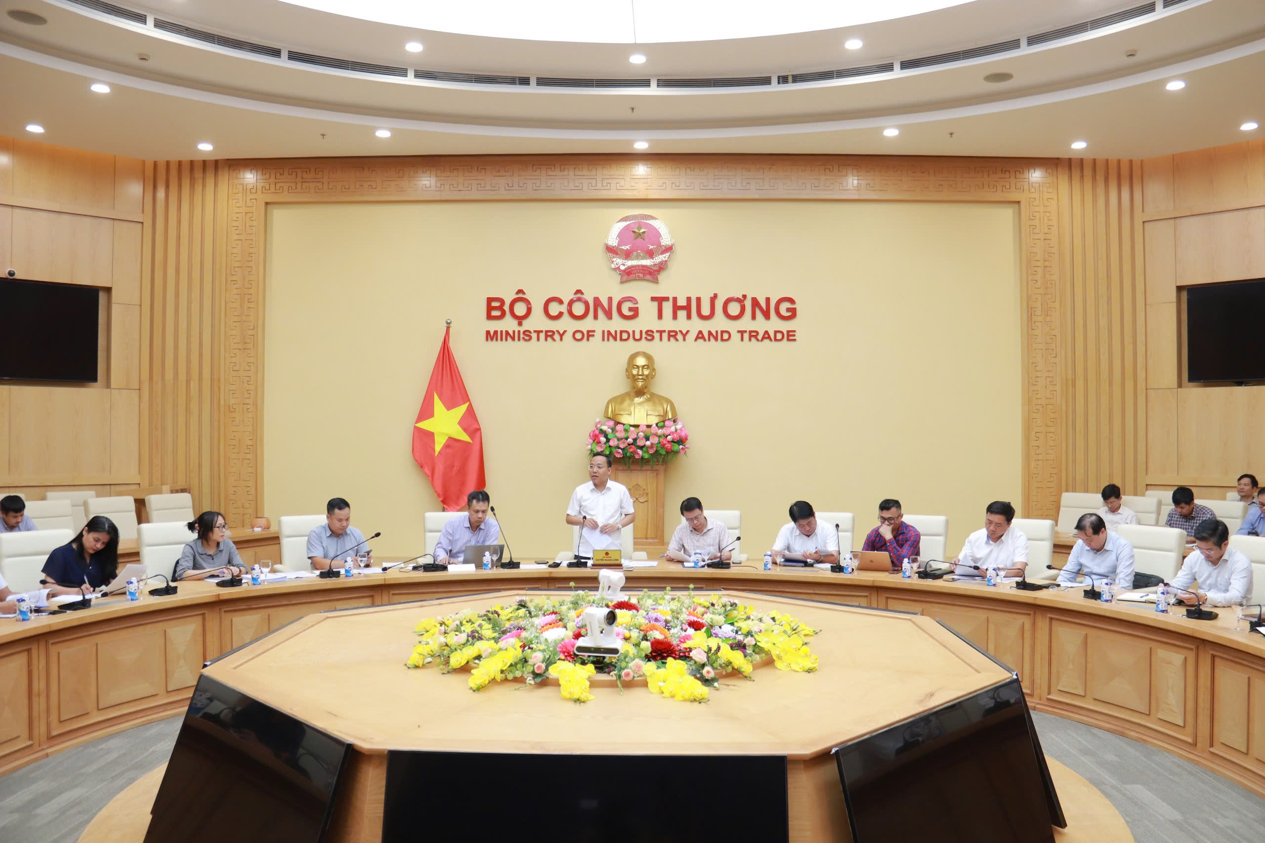 EVN kiến nghị sớm tính giá điện hai thành phần - Ảnh 1.