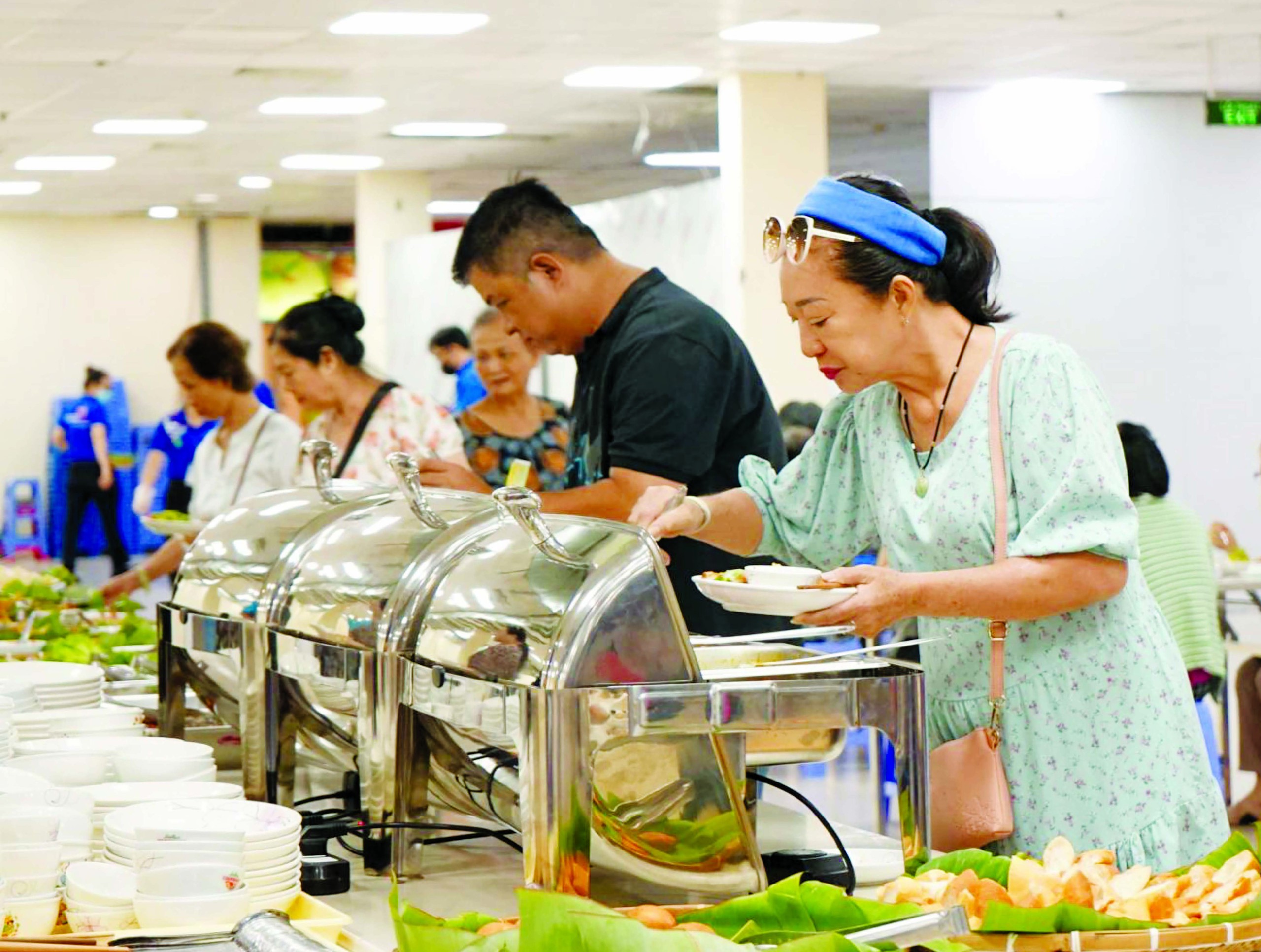 Mùa lễ, hội đến Co.opmart mua gì cũng “hời”- Ảnh 2. Mùa lễ, hội đến Co.opmart mua gì cũng “hời”- Ảnh 2.