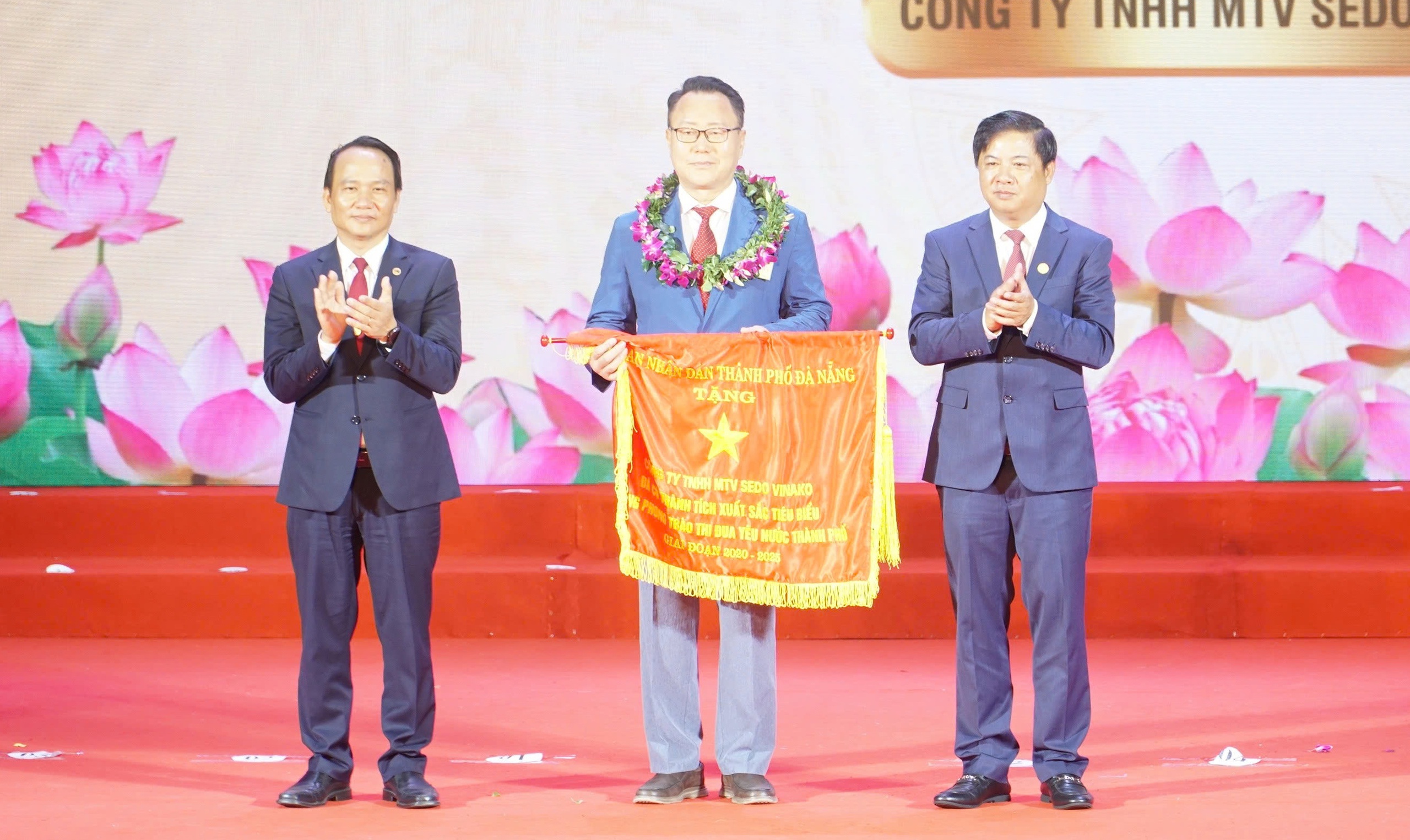 Chủ tịch Đà Nẵng: Thi đua yêu nước là động lực xây dựng thành phố hiện đại, giàu bản sắc
- Ảnh 1. Chủ tịch Đà Nẵng: Thi đua yêu nước là động lực xây dựng thành phố hiện đại, giàu bản sắc
- Ảnh 1.