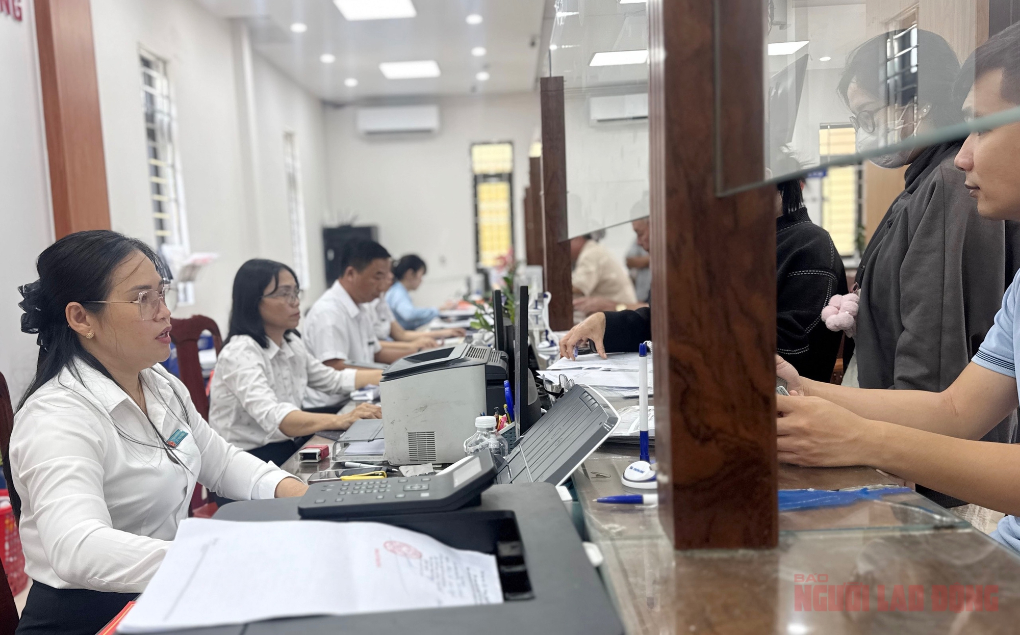 Tận mắt quy trình công chức ký chứng thực chỉ mất vài phút tại một phường ở Đà Nẵng- Ảnh 1. Tận mắt quy trình công chức ký chứng thực chỉ mất vài phút tại một phường ở Đà Nẵng- Ảnh 1.