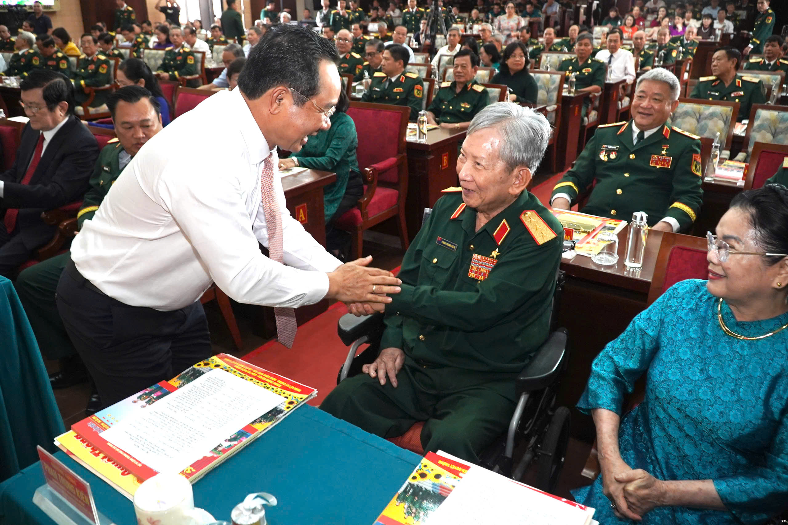 Bí thư Thành ủy TP HCM Trần Lưu Quang dự Lễ kỷ niệm 80 năm Ngày truyền thống LLVT thành phố - Ảnh 2.