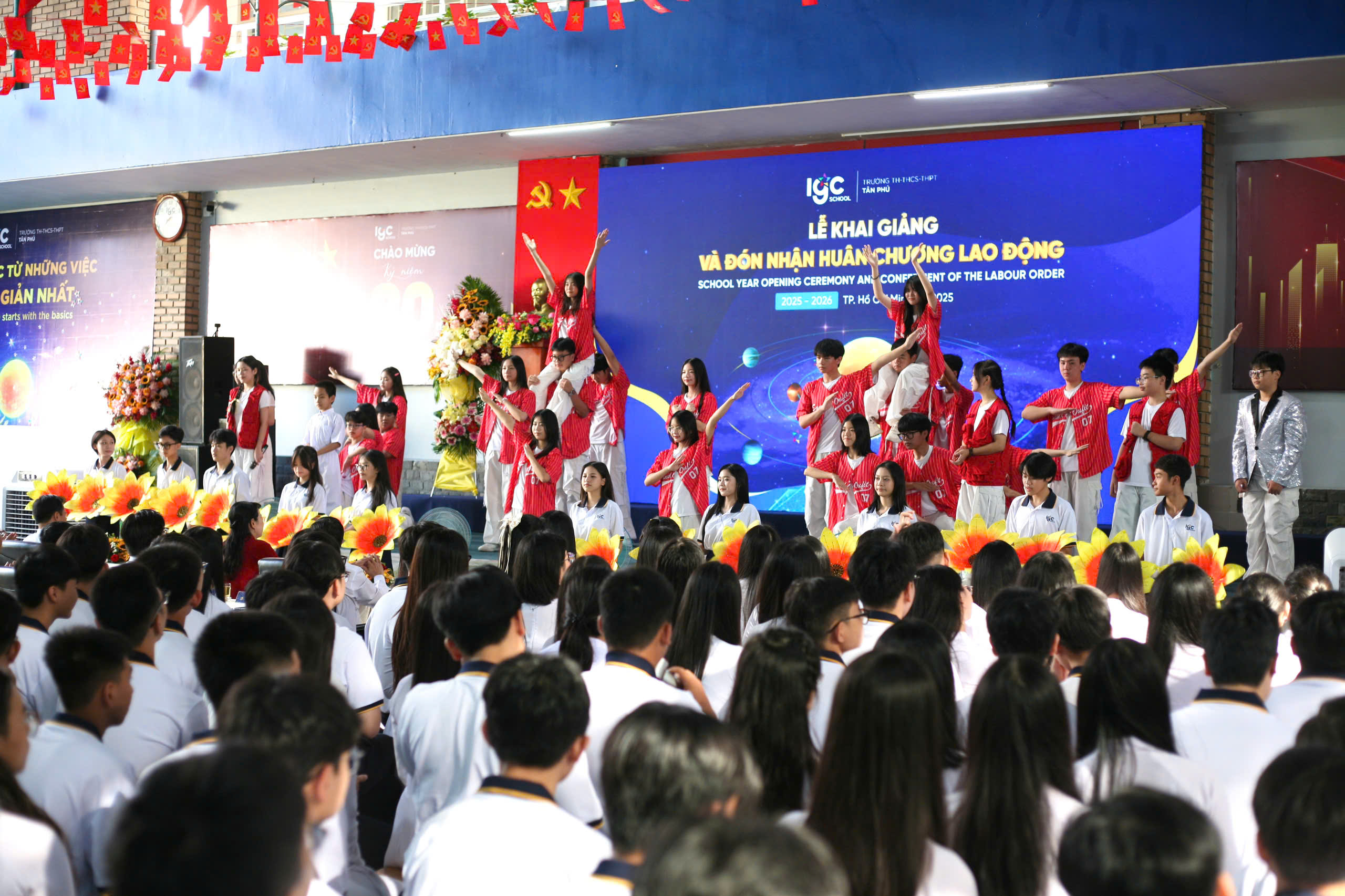 Trọn vẹn niềm vui ngày khai trường - Ảnh 1.
