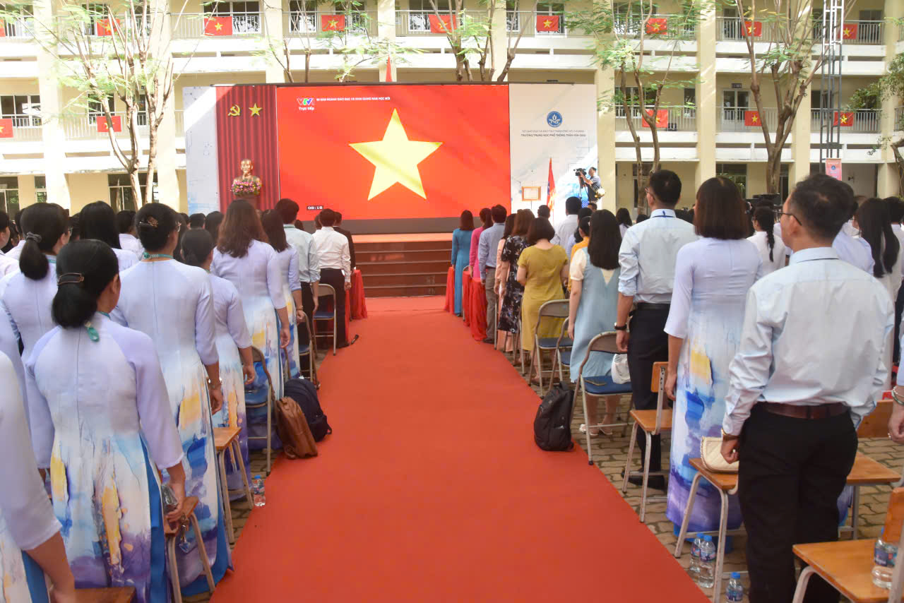 Lễ chào cờ ấn tượng đặc biệt trên khắp cả nước - Ảnh 8. Lễ chào cờ ấn tượng đặc biệt trên khắp cả nước - Ảnh 8.