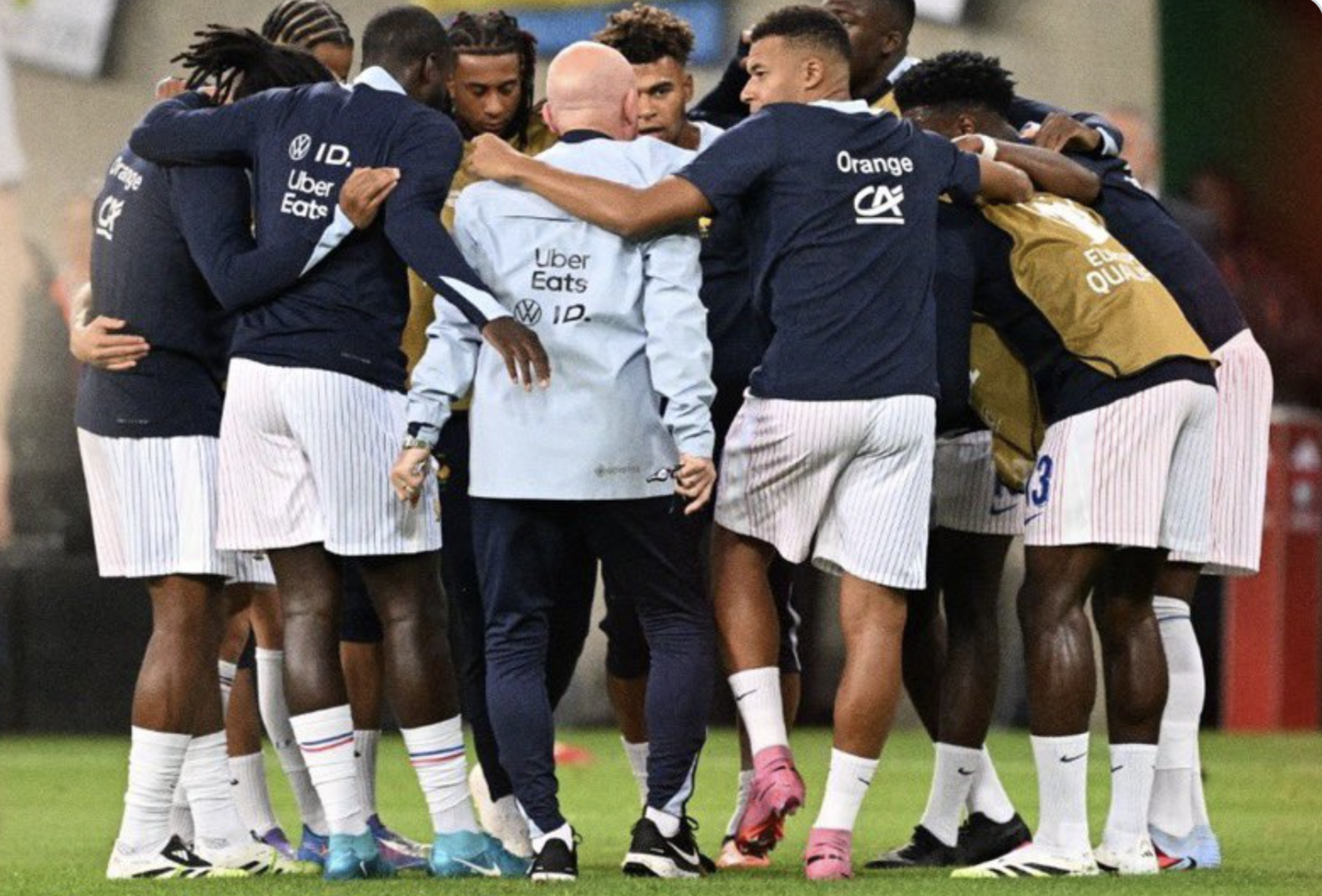 Mbappé marque, la France bat l'Ukraine lors de la première journée des éliminatoires de la Coupe du monde - Photo 5. Mbappe lập công, Pháp thắng Ukraine ngày ra quân vòng loại World Cup- Ảnh 5.