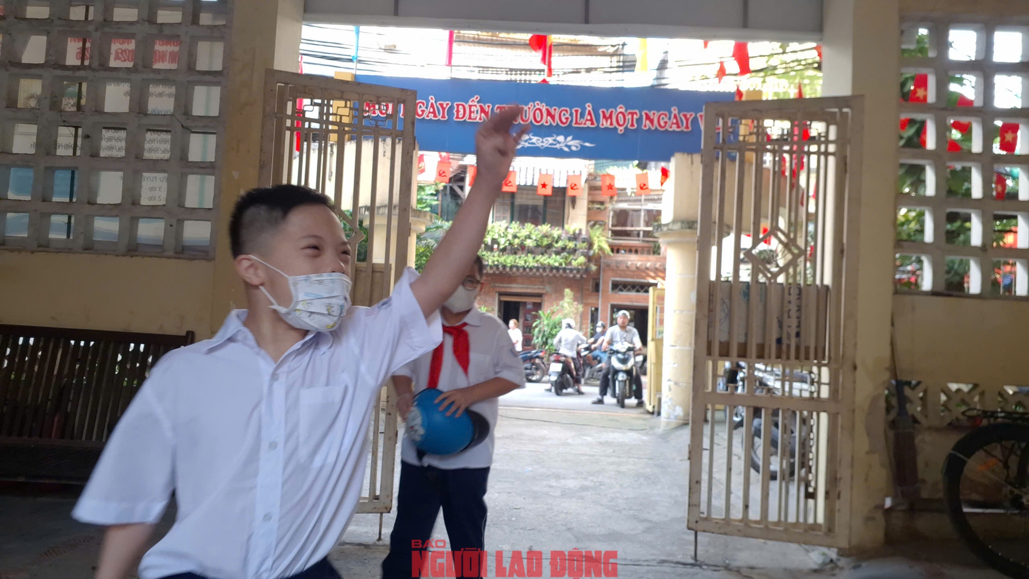 VIDEO: Xúc động lễ khai giảng năm học mới ở ngôi trường đặc biệt- Ảnh 14. VIDEO: Xúc động lễ khai giảng năm học mới ở ngôi trường đặc biệt- Ảnh 14.