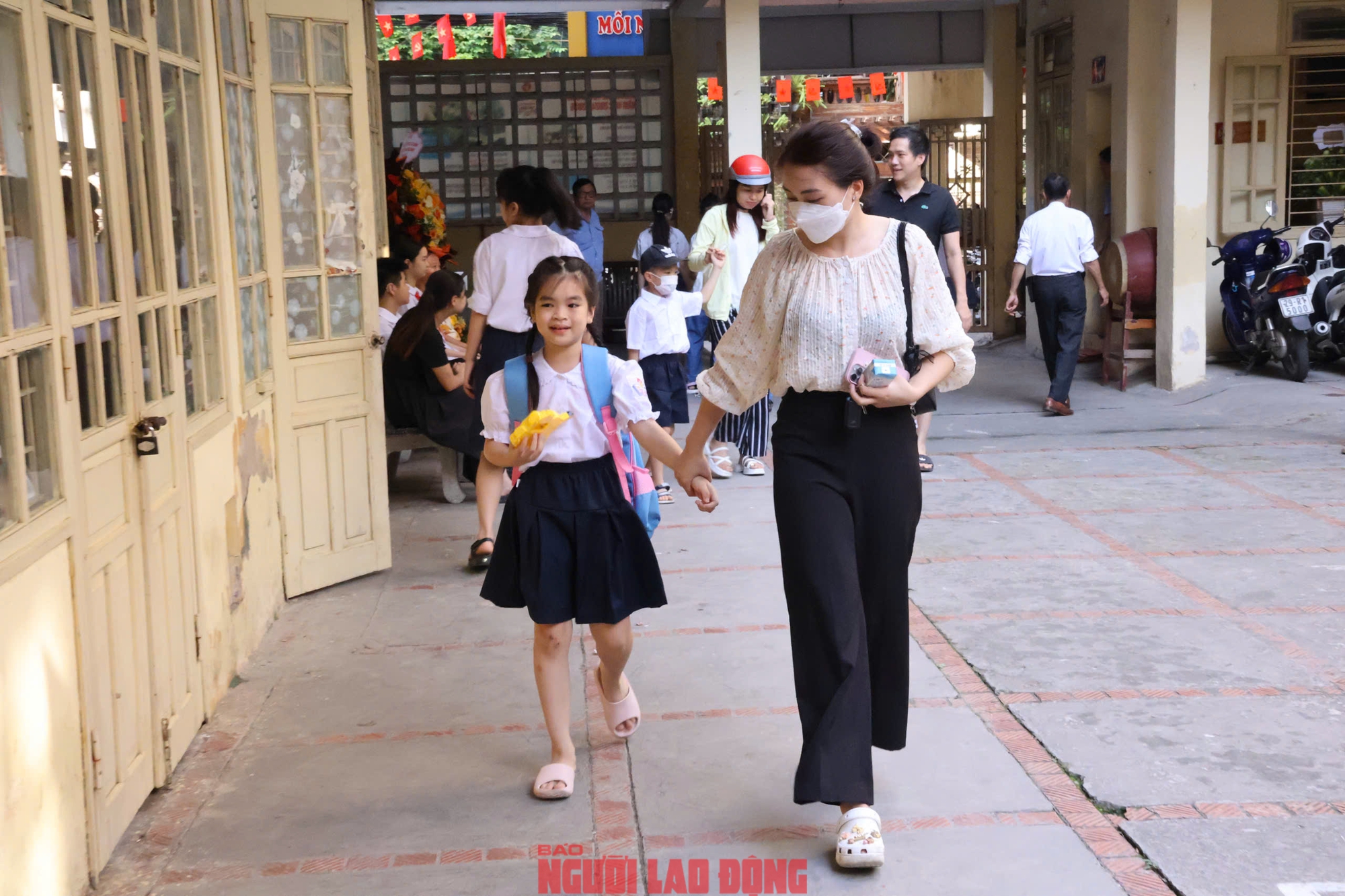 VIDEO: Xúc động lễ khai giảng năm học mới ở ngôi trường đặc biệt- Ảnh 5. VIDEO: Xúc động lễ khai giảng năm học mới ở ngôi trường đặc biệt- Ảnh 5.