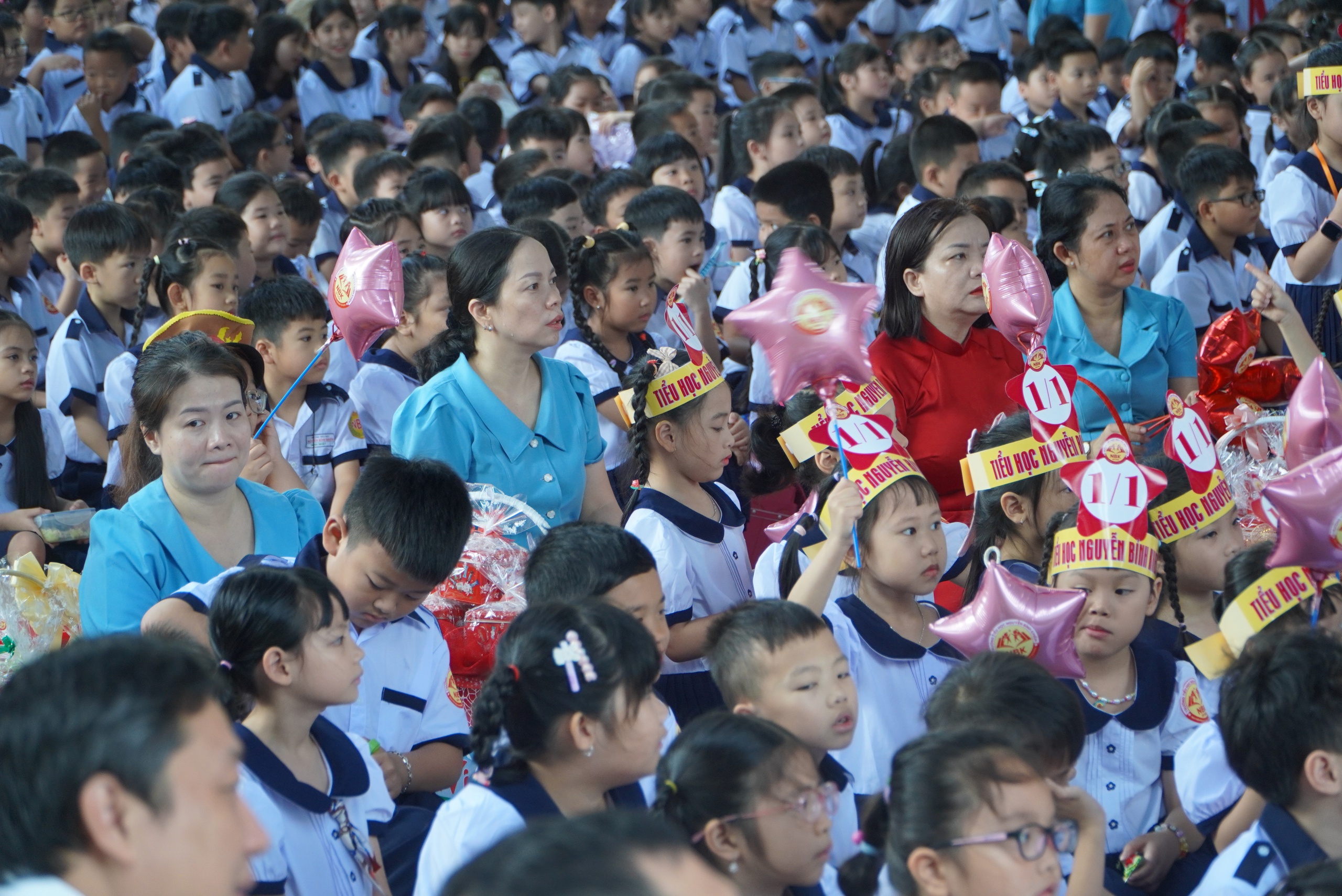 Nhiều cảm xúc trong ngày khai giảng đặc biệt của những học sinh đầu cấp  - Ảnh 1.
