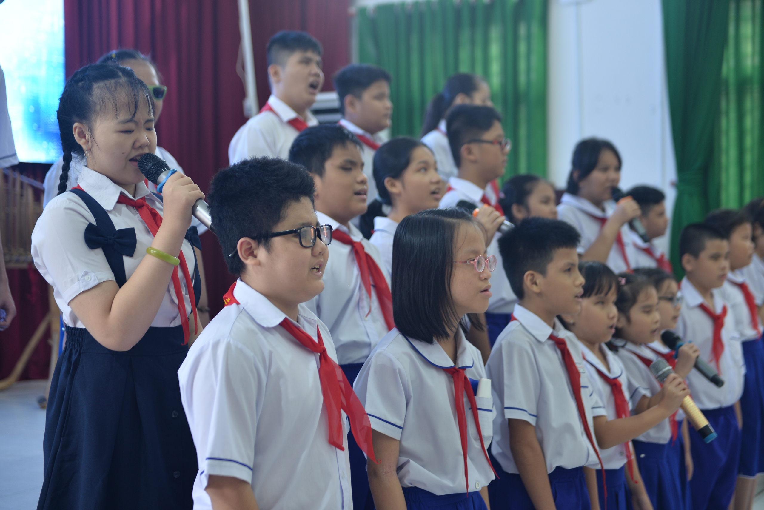 Lễ khai giảng xúc động tại trường khiếm thị Nguyễn Đình Chiểu- Ảnh 2. Lễ khai giảng xúc động tại trường khiếm thị Nguyễn Đình Chiểu- Ảnh 2.