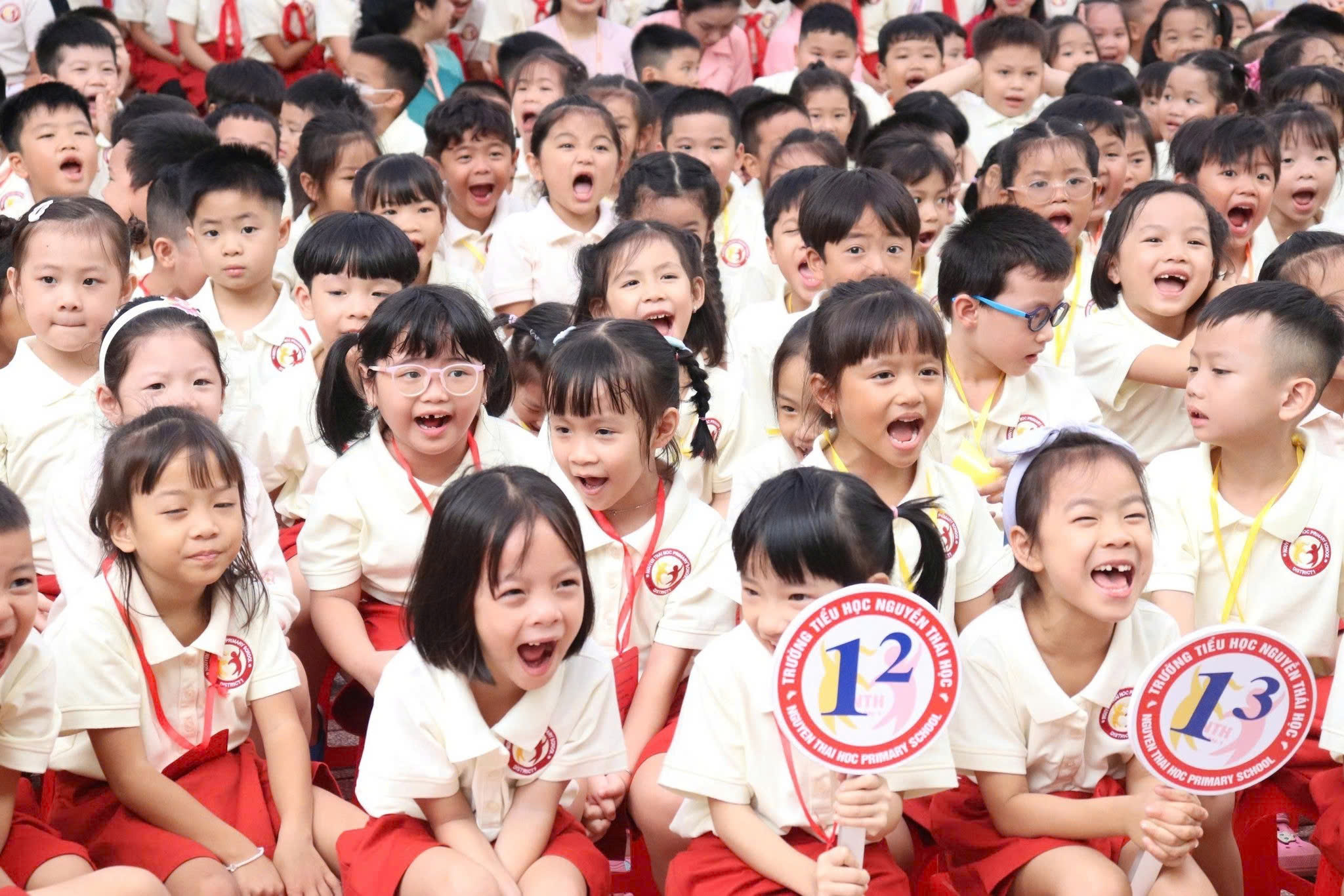 Nhiều cảm xúc trong ngày khai giảng đặc biệt của những học sinh đầu cấp  - Ảnh 11.