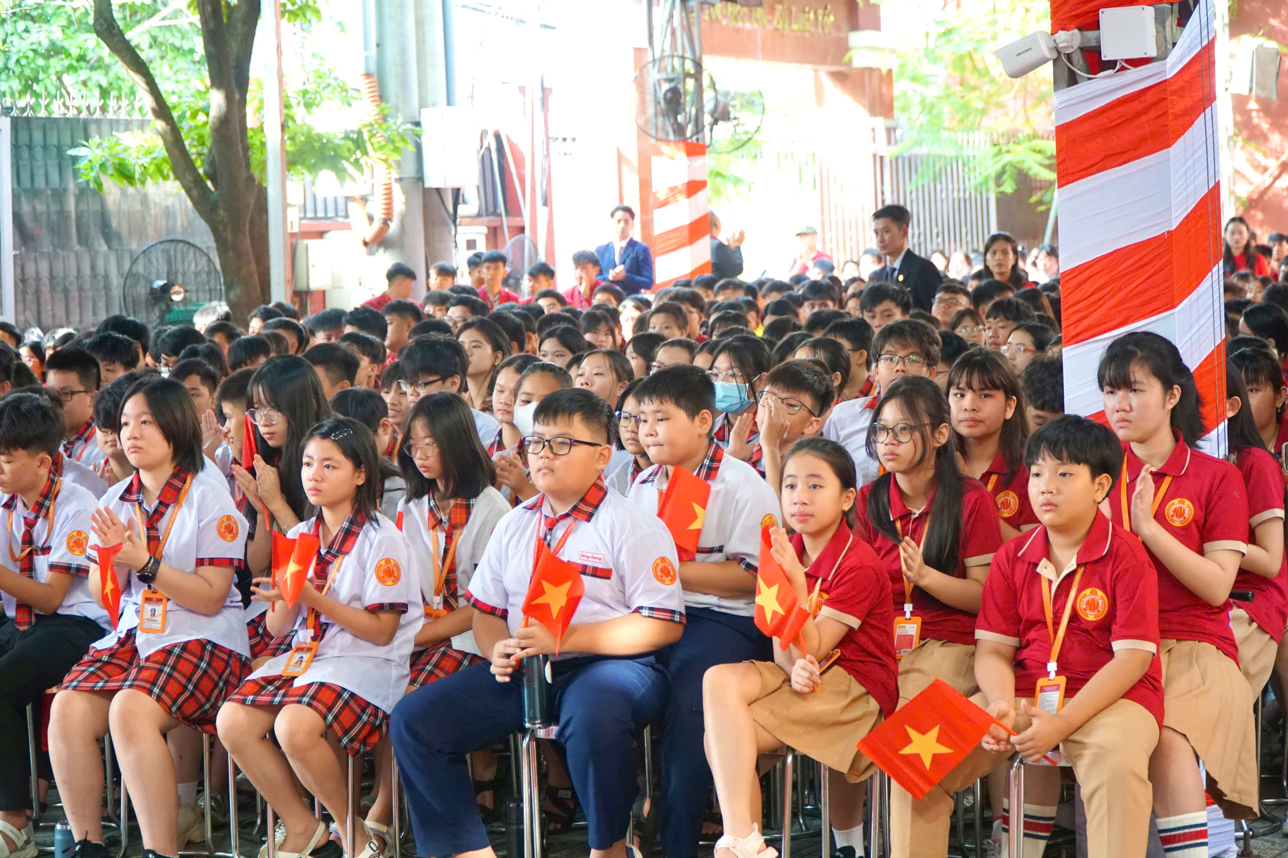 A private school's commitment on a special opening day - Photo 1. Cam kết của một trường tư thục trong ngày khai giảng đặc biệt- Ảnh 1.