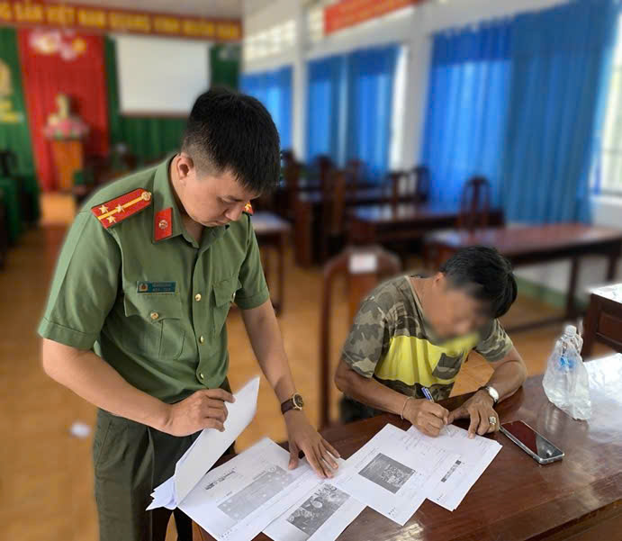 Một người ở Đồng Tháp thừa nhận hành vi vi phạm và tự nguyện rời khỏi nhóm phản động trên mạng- Ảnh 1. Một người ở Đồng Tháp thừa nhận hành vi vi phạm và tự nguyện rời khỏi nhóm phản động trên mạng- Ảnh 1.