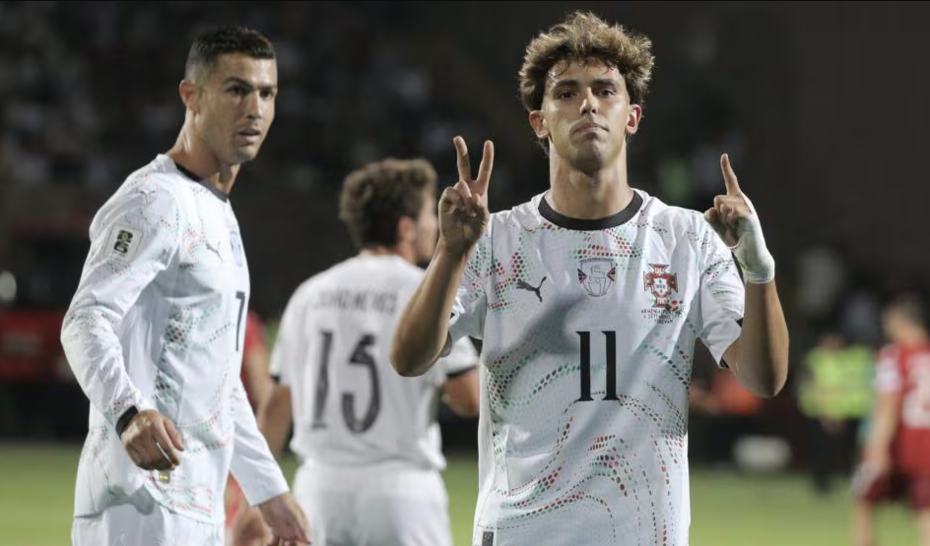 40 वर्षीय रोनाल्डो ने किया आक्रामक प्रदर्शन, पुर्तगाल ने आर्मेनिया को 5-0 से हराया - फोटो 2. Ronaldo 40 tuổi