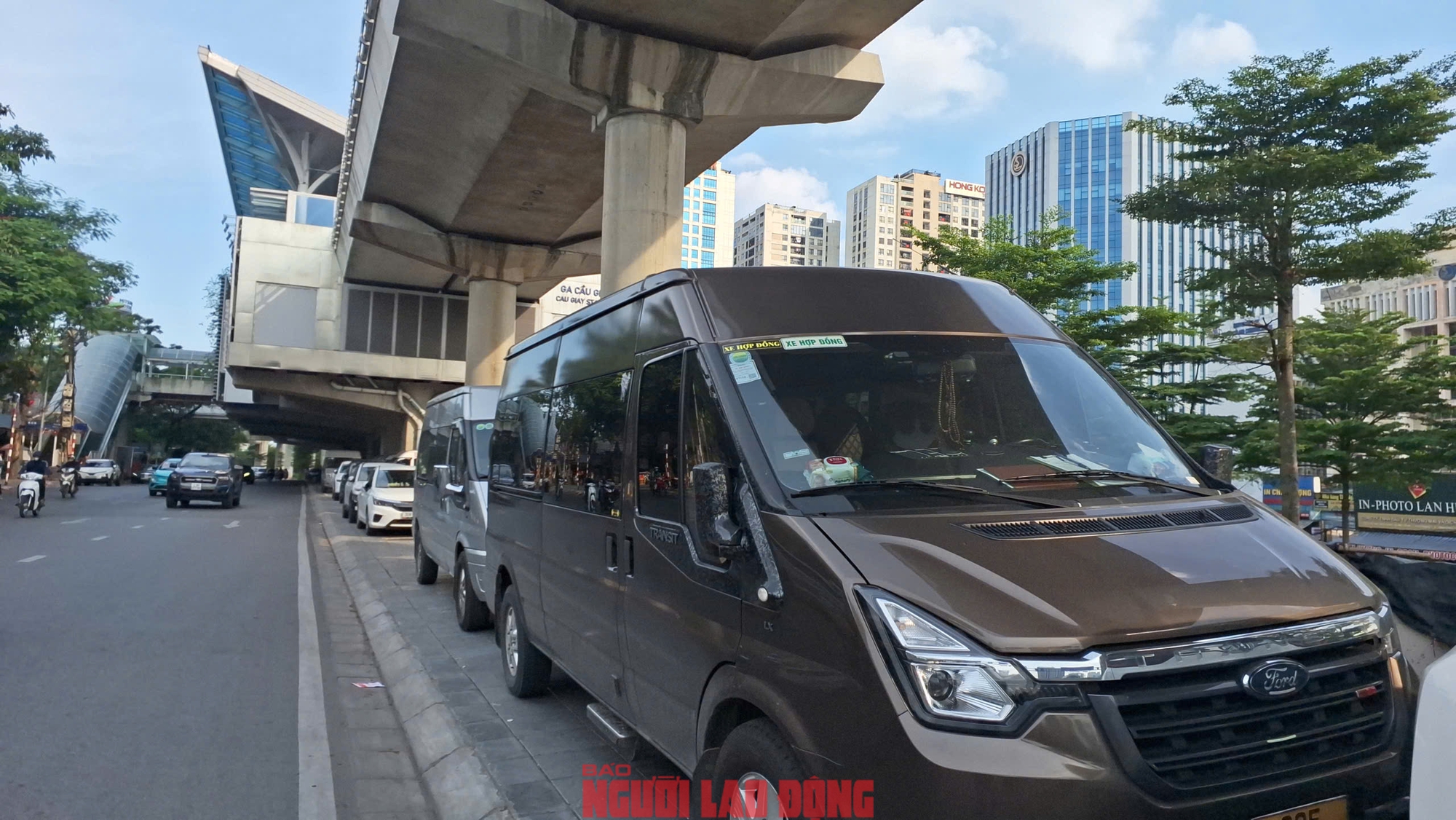 Các bãi giữ xe dưới gầm cầu cạn ở Hà Nội: Chỗ đóng cửa, chỗ vẫn nhận giữ xe- Ảnh 10. Các bãi giữ xe dưới gầm cầu cạn ở Hà Nội: Chỗ đóng cửa, chỗ vẫn nhận giữ xe- Ảnh 10.