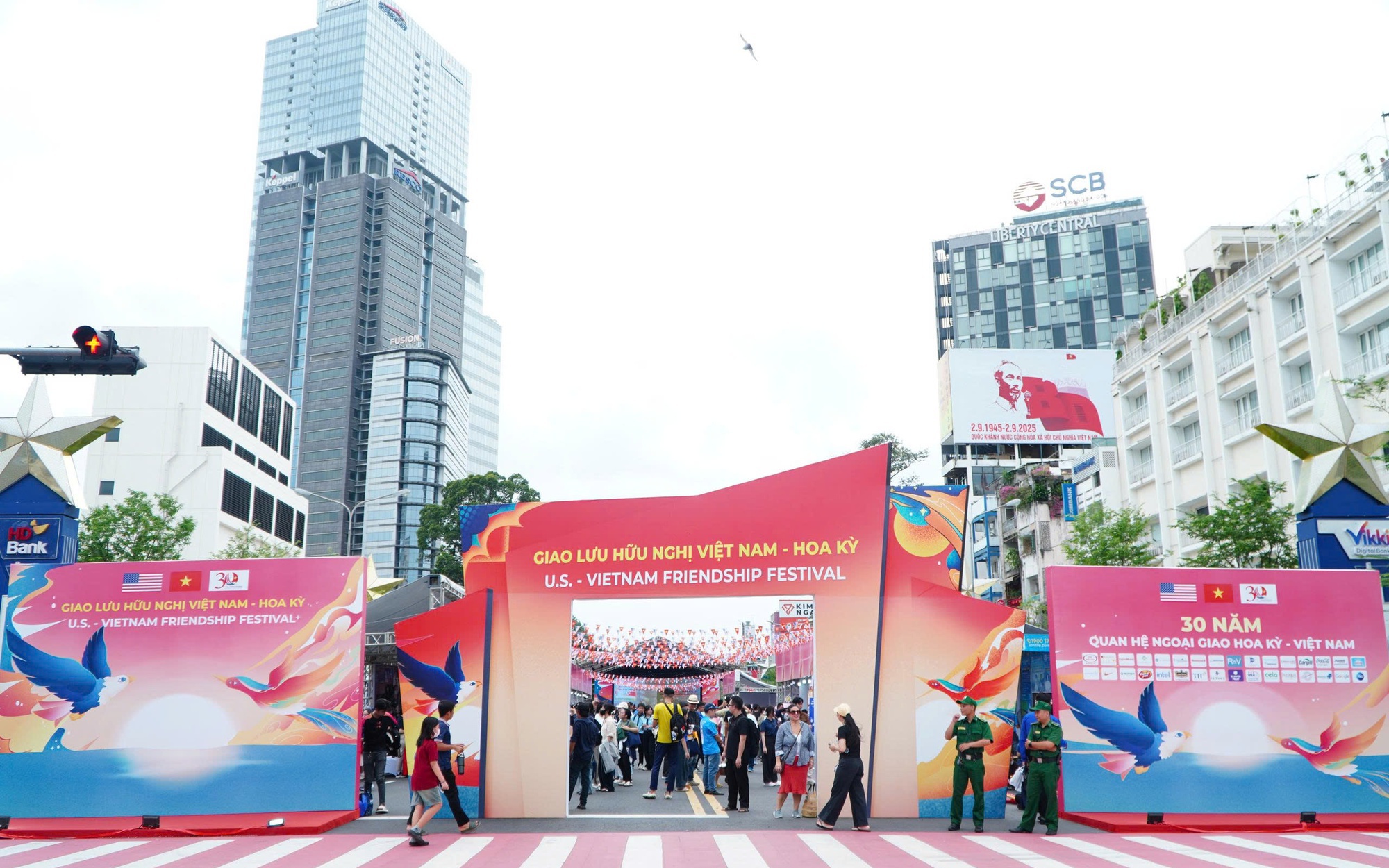 "Thay áo mới" cho đường Lê Lợi - TPHCM từ ngày 5-12 - Ảnh 2.