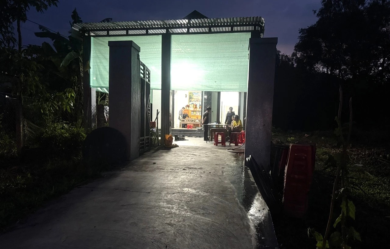 Người đàn ông tử vong bất thường trong rẫy keo ở Quảng Trị - Ảnh 1.