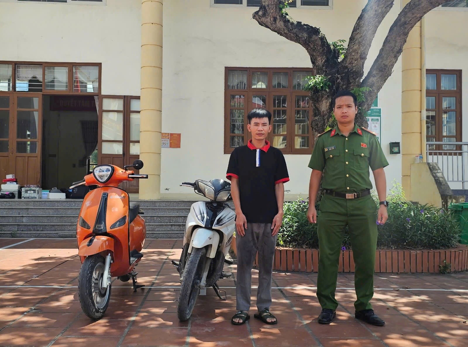 Trộm cắp xe máy điện đi chơi ngày nghỉ lễ, "đạo chích" bị chủ xe phát hiện- Ảnh 1. Trộm cắp xe máy điện đi chơi ngày nghỉ lễ, "đạo chích" bị chủ xe phát hiện- Ảnh 1.