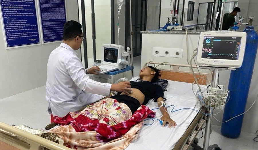 Điều bác sĩ ra Côn Đảo cứu ca nguy cấp - Ảnh 1.