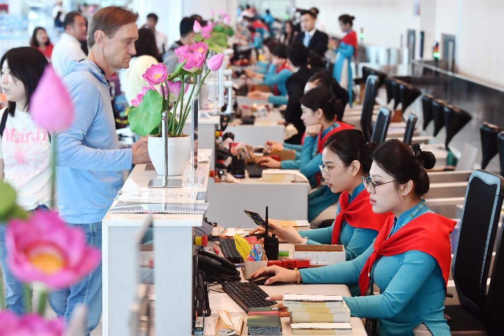 Sân bay Nội Bài và Đà Nẵng lập kỷ lục tăng trưởng Trong dịp Quốc khánh 2025 - Ảnh 1. Sân bay Nội Bài và Đà Nẵng lập kỷ lục tăng trưởng Trong dịp Quốc khánh 2025 - Ảnh 1.