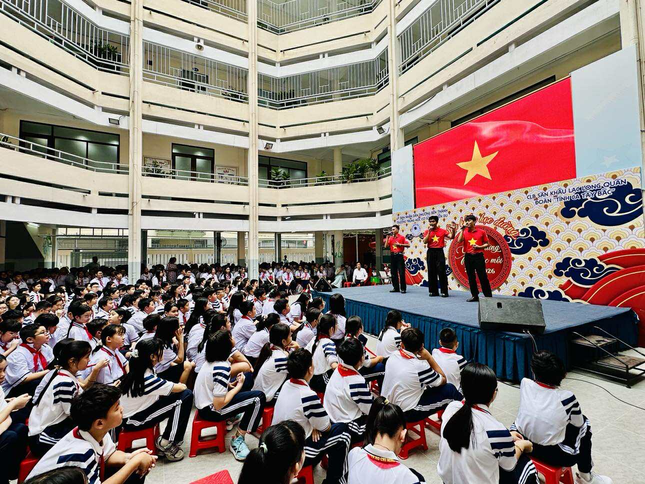 „Scena școlară” începe în orașul Ho Chi Minh: Răspândirea iubirii pentru muzică și arte populare - Fotografia 12.