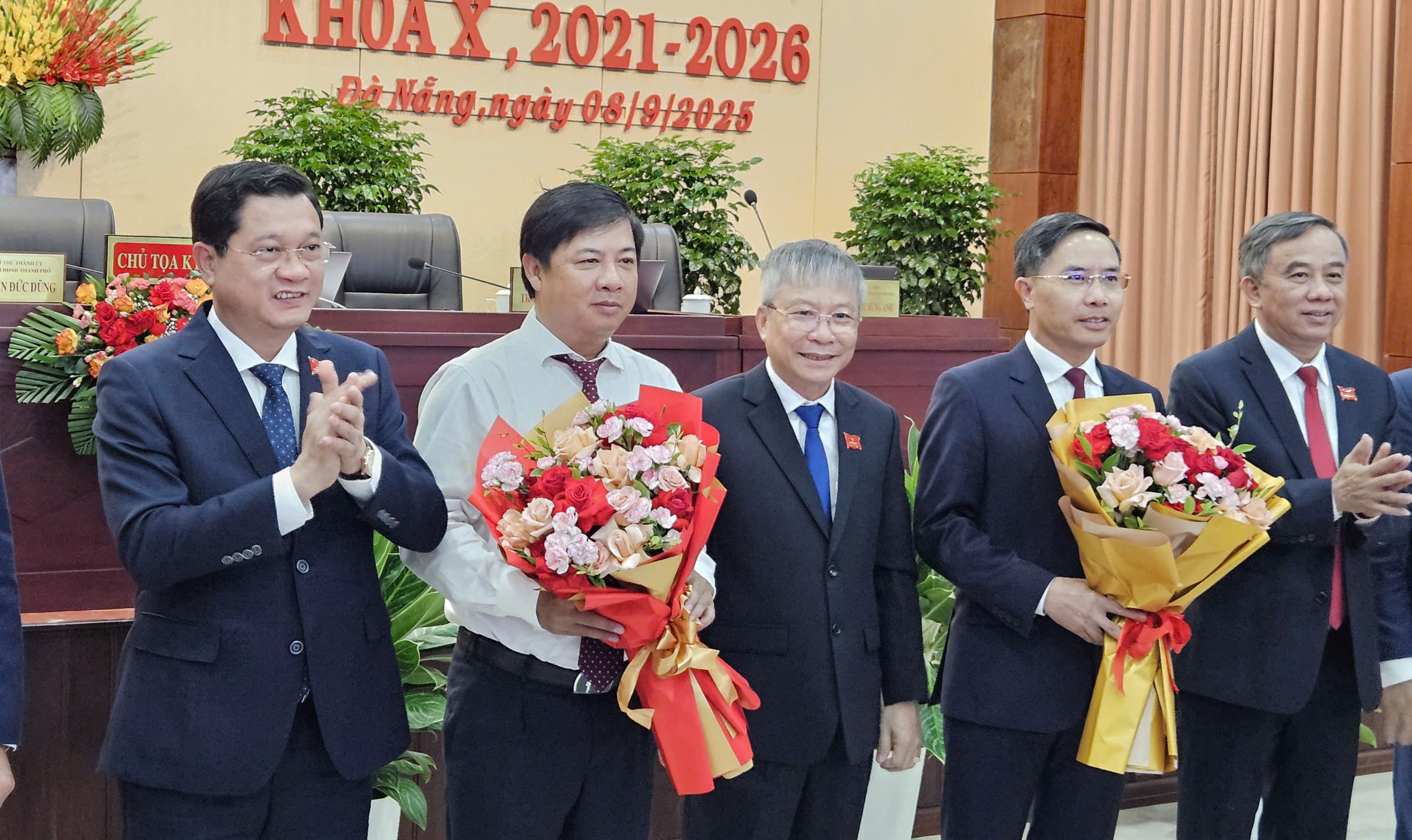 Ông Phạm Đức Ấn được bầu làm Chủ tịch UBND TP Đà Nẵng nhiệm kỳ 2021 - 2026 - Ảnh 2. Ông Phạm Đức Ấn được bầu làm Chủ tịch UBND TP Đà Nẵng nhiệm kỳ 2021 - 2026 - Ảnh 2.