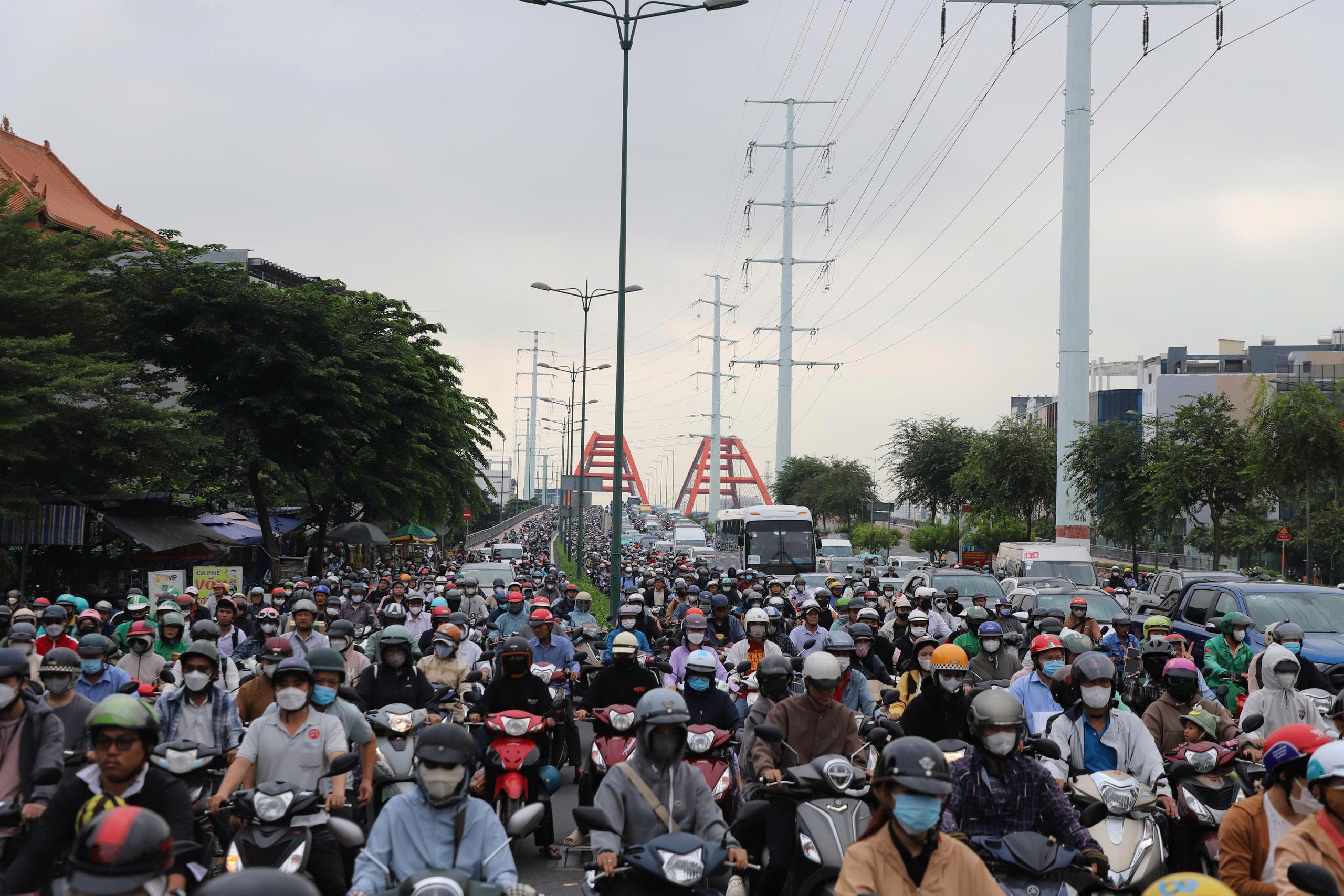 Phó Thủ tướng yêu cầu Hà Nội , TP HCM công khai lộ trình xe điện sớm - Ảnh 1.