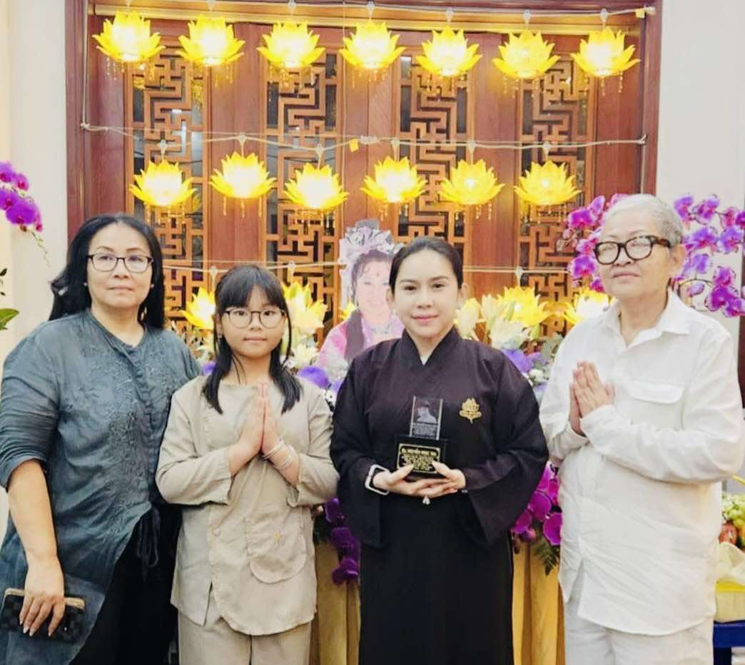 Nghệ sĩ đoàn Huỳnh Long tưởng nhớ cố nghệ sĩ, soạn giả Bạch Mai- Ảnh 7.
