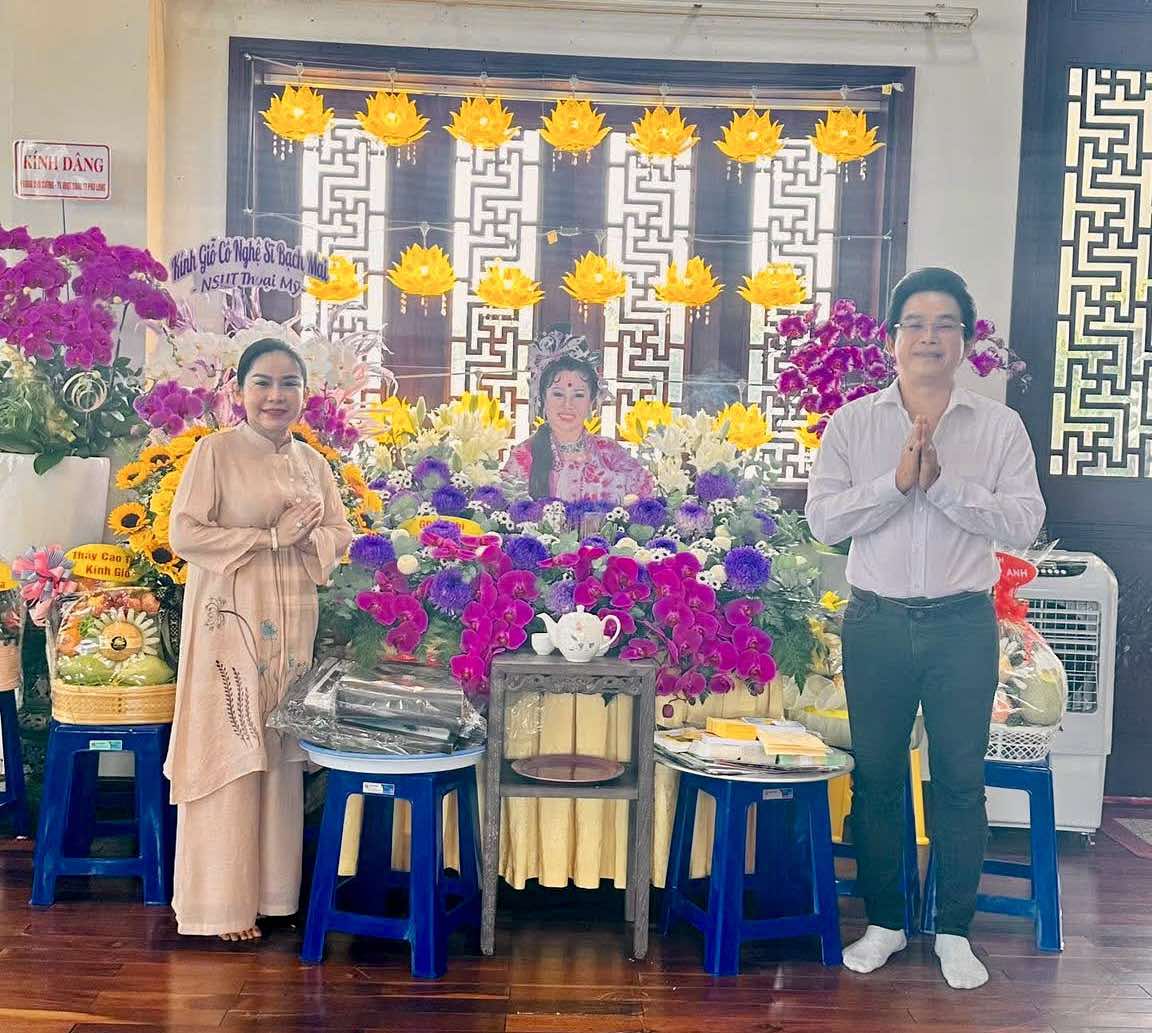 Nghệ sĩ đoàn Huỳnh Long tưởng nhớ cố nghệ sĩ, soạn giả Bạch Mai- Ảnh 2.