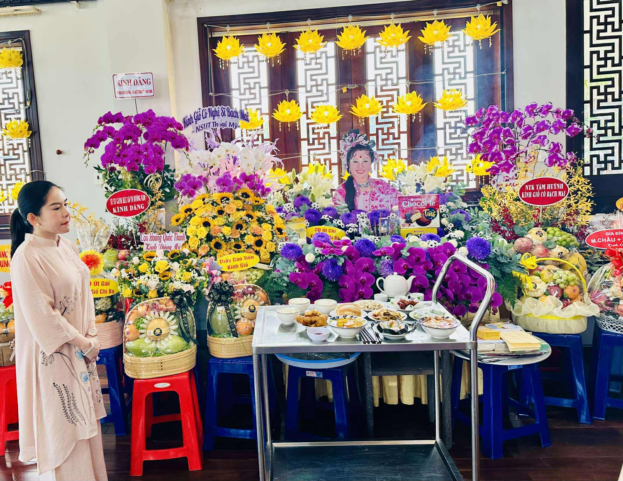 Nghệ sĩ đoàn Huỳnh Long tưởng nhớ cố nghệ sĩ, soạn giả Bạch Mai- Ảnh 5.