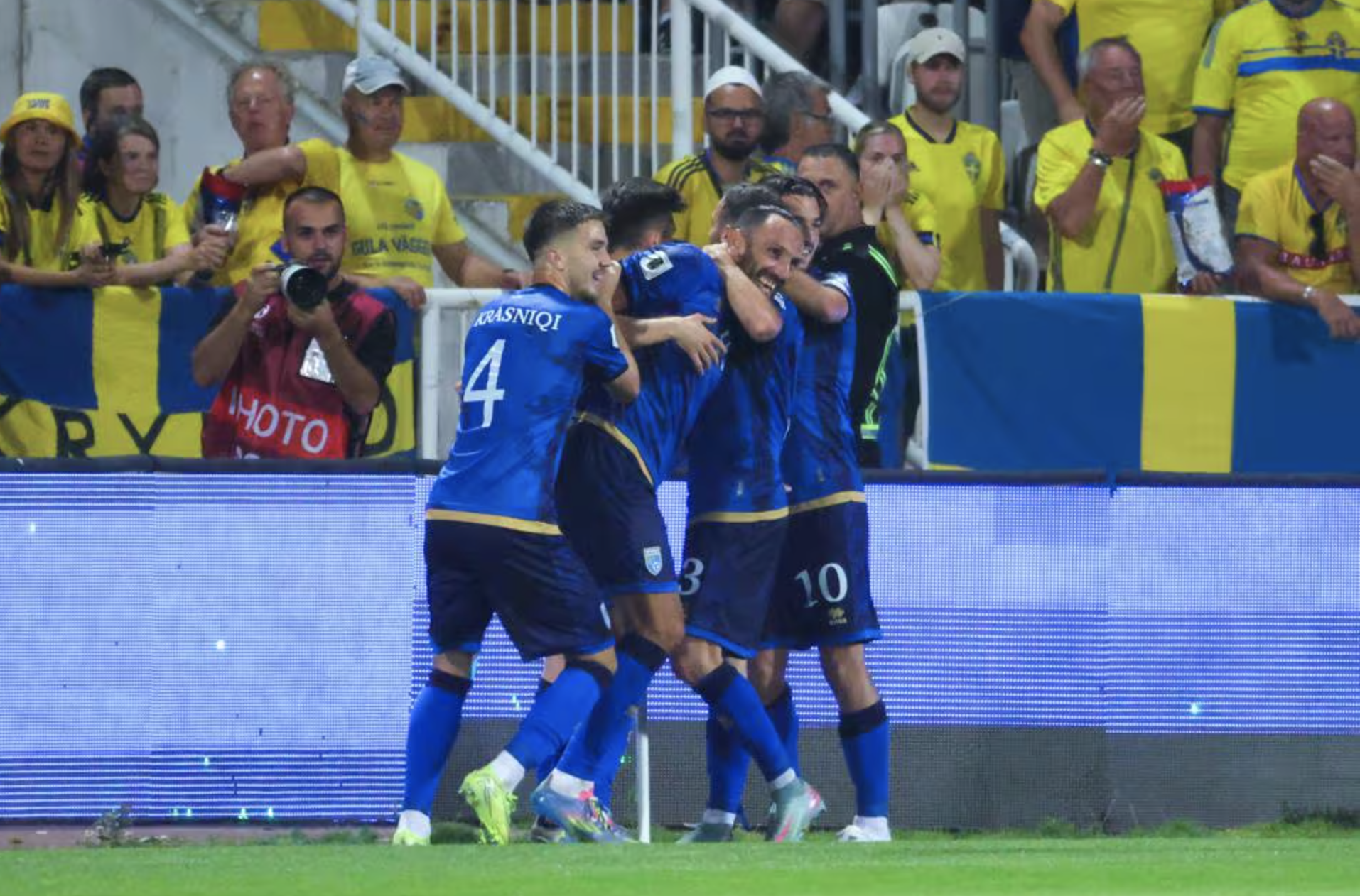 Isak - Gyokeres tampil tak berdaya, Swedia secara mengejutkan kalah dari Kosovo di kualifikasi Piala Dunia - Foto 2. Dàn sao Isak - Gyokeres bất lực, Thụy Điển thua sốc Kosovo vòng loại World Cup - Ảnh 2.