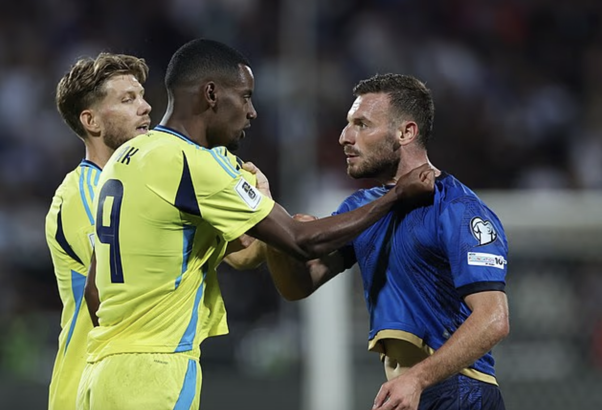 Isak - Gyokeres tampil tak berdaya, Swedia secara mengejutkan kalah dari Kosovo di kualifikasi Piala Dunia - Foto 4. Dàn sao Isak - Gyokeres bất lực, Thụy Điển thua sốc Kosovo vòng loại World Cup - Ảnh 4.