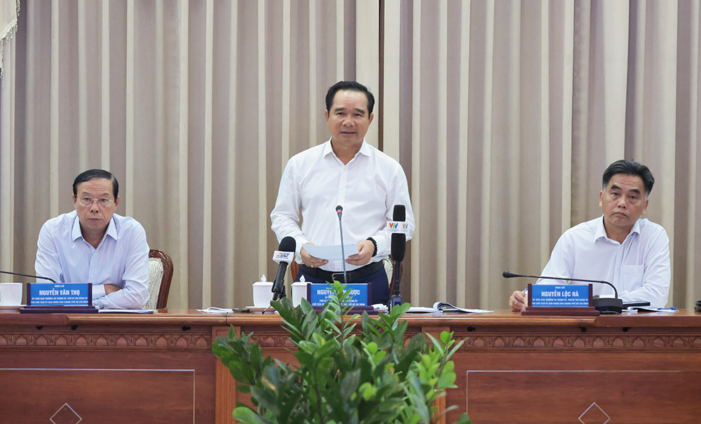 TP HCM thực hiện thành công "mục tiêu kép" sau 8 tháng đầu năm- Ảnh 1. TP HCM thực hiện thành công "mục tiêu kép" sau 8 tháng đầu năm- Ảnh 1.