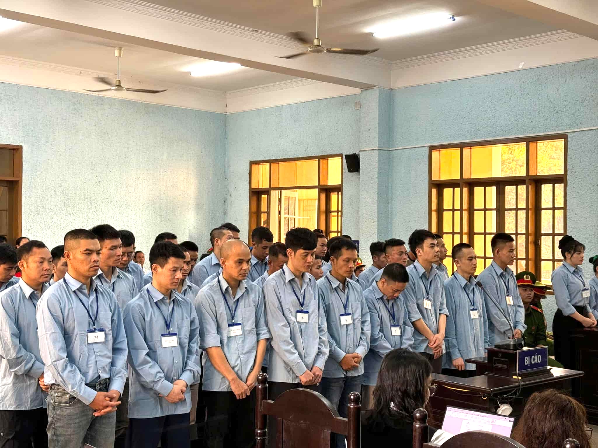 Tuyên án 37 bị cáo trong đường dây chế tạo, mua bán vũ khí quân dụng số lượng lớn ở Gia Lai - Ảnh 1. Tuyên án 37 bị cáo trong đường dây chế tạo, mua bán vũ khí quân dụng số lượng lớn ở Gia Lai - Ảnh 1.
