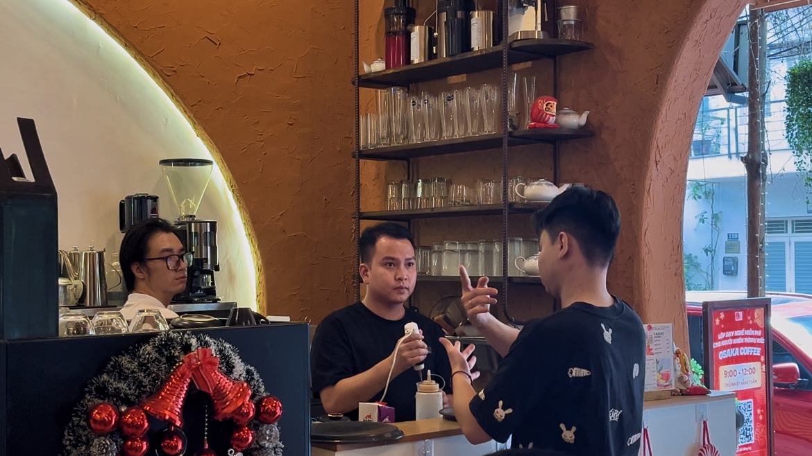 Osaka Coffee - qu&aacute;n c&agrave; ph&ecirc; của &ldquo;những đ&ocirc;i tay biết n&oacute;i&rdquo; - Ảnh 2.