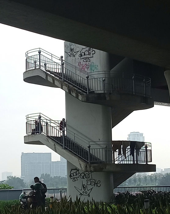 Nhếch nh&aacute;c - Ảnh 1.