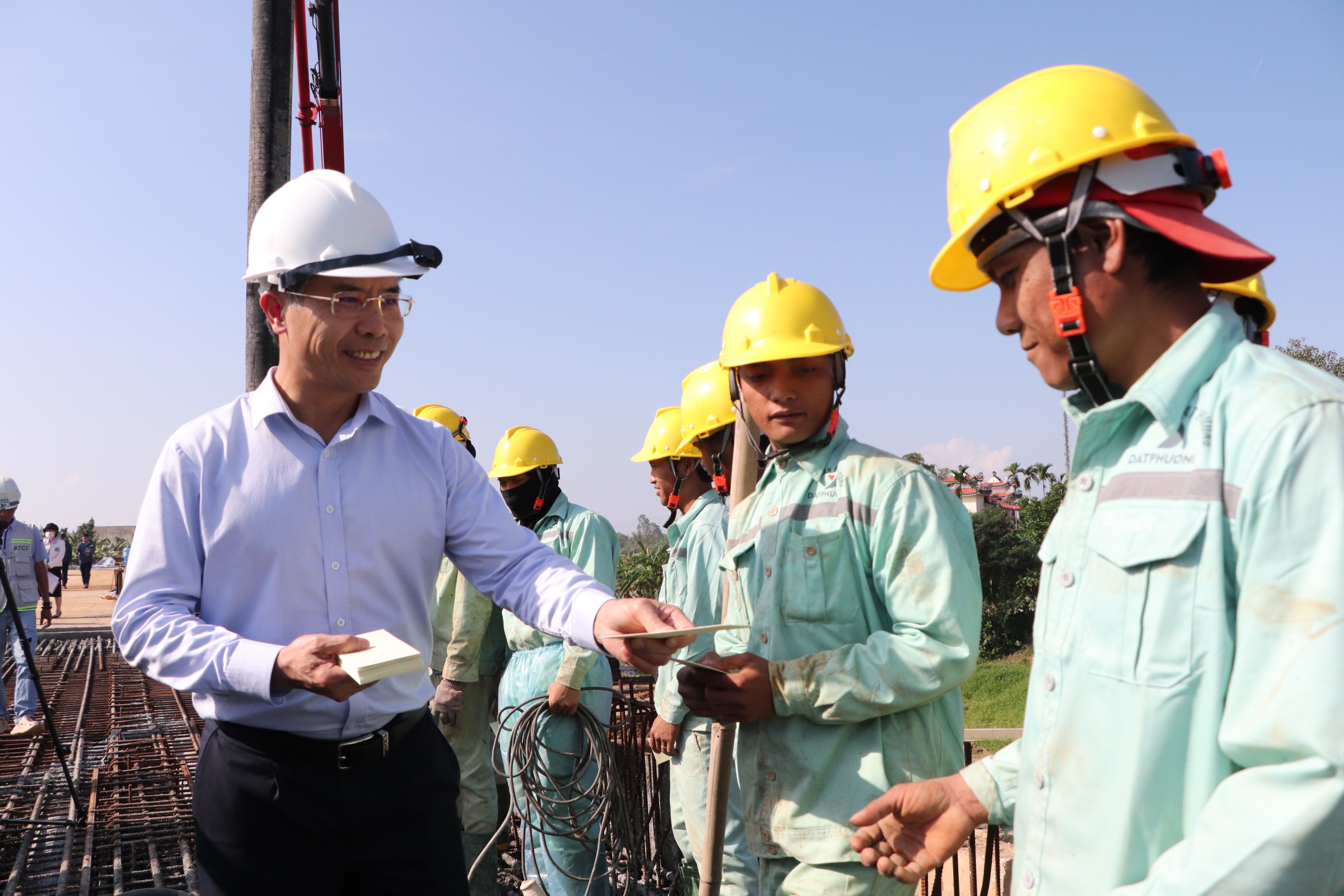 Chủ tịch Đ&agrave; Nẵng kiểm tra dự &aacute;n cầu Văn Ly ng&agrave;y đầu năm mới 2026 - Ảnh 3.