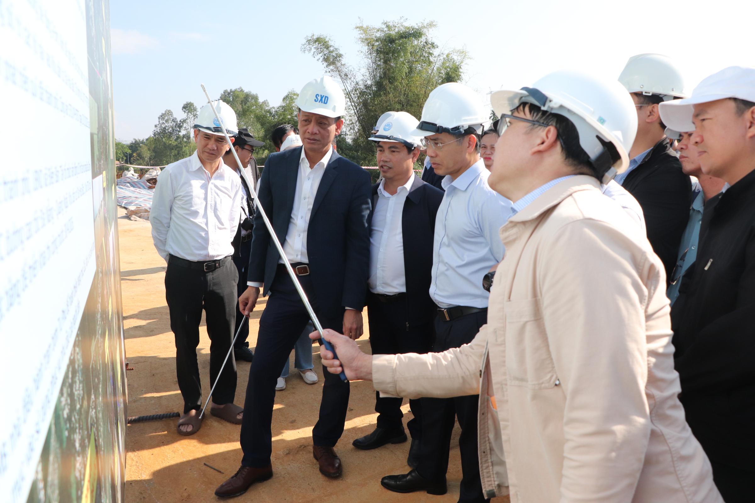 Chủ tịch Đ&agrave; Nẵng kiểm tra dự &aacute;n cầu Văn Ly ng&agrave;y đầu năm mới 2026 - Ảnh 1.