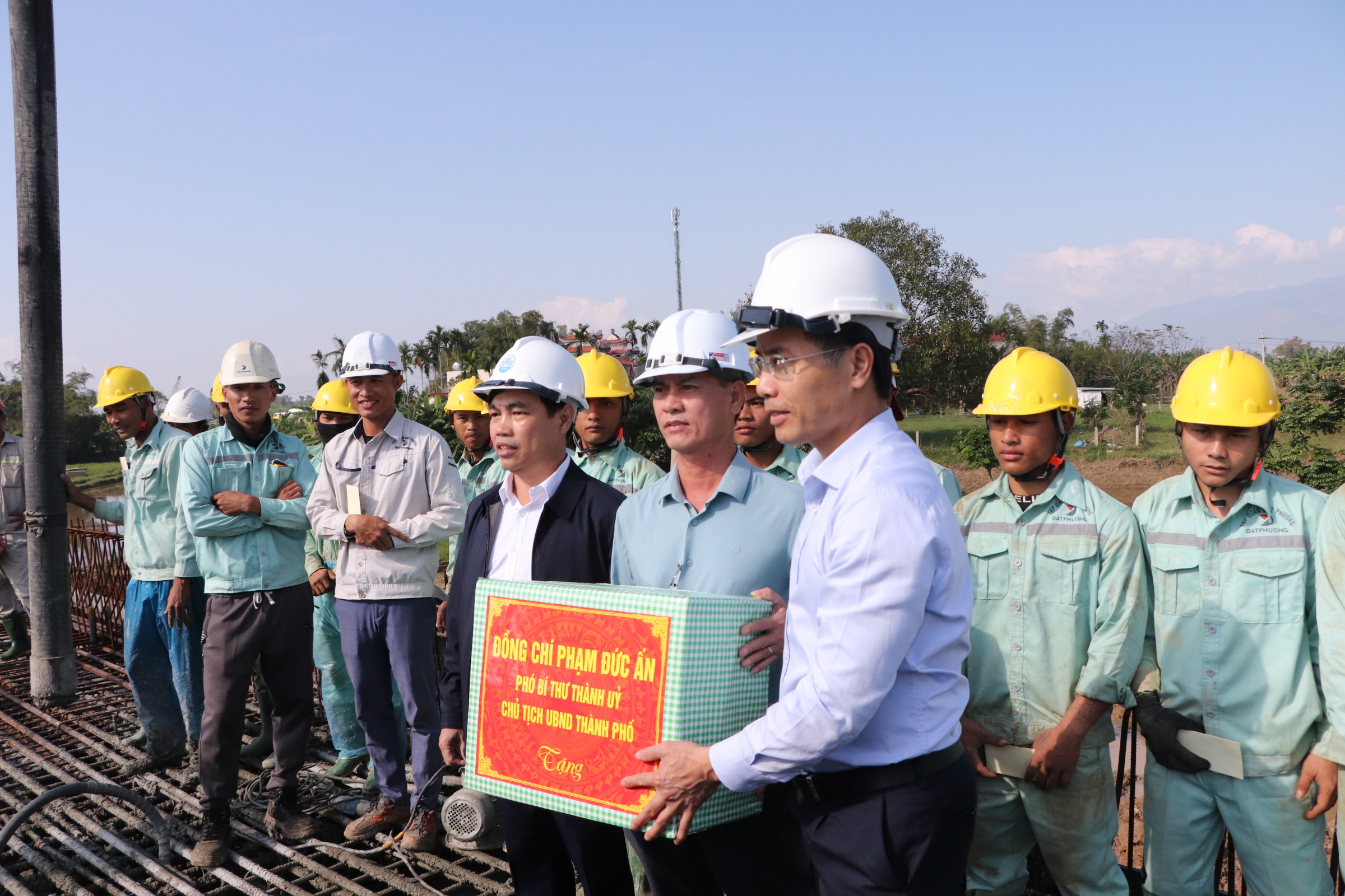 Chủ tịch Đ&agrave; Nẵng kiểm tra dự &aacute;n cầu Văn Ly ng&agrave;y đầu năm mới 2026 - Ảnh 4.