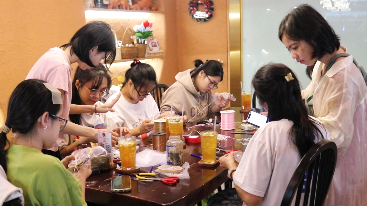 Osaka Coffee - qu&aacute;n c&agrave; ph&ecirc; của &ldquo;những đ&ocirc;i tay biết n&oacute;i&rdquo; - Ảnh 4.