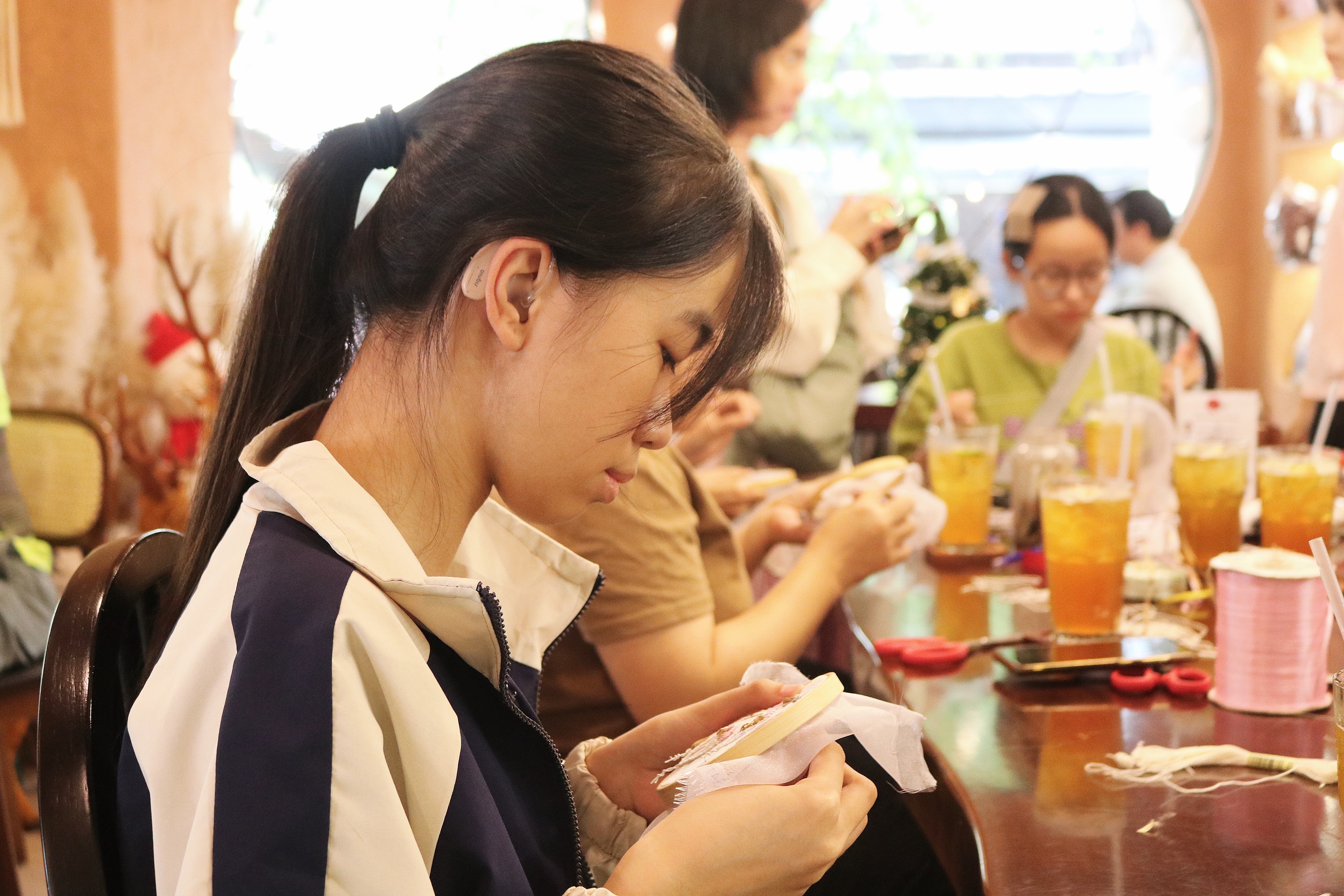 Osaka Coffee - qu&aacute;n c&agrave; ph&ecirc; của &ldquo;những đ&ocirc;i tay biết n&oacute;i&rdquo; - Ảnh 5.