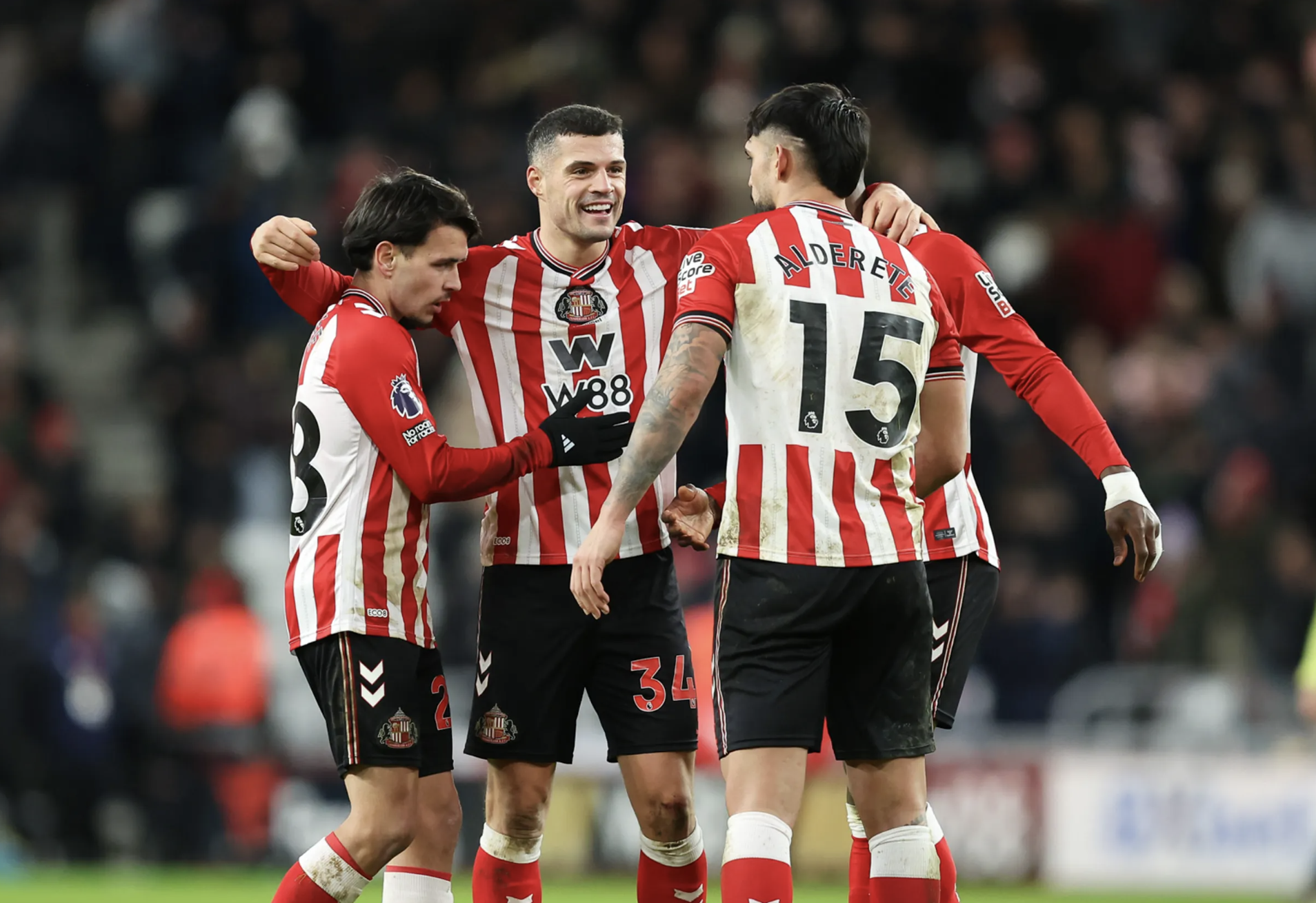 Bị Sunderland cầm chân, Man City hụt hơi cuộc đua vô địch - Ảnh 2.