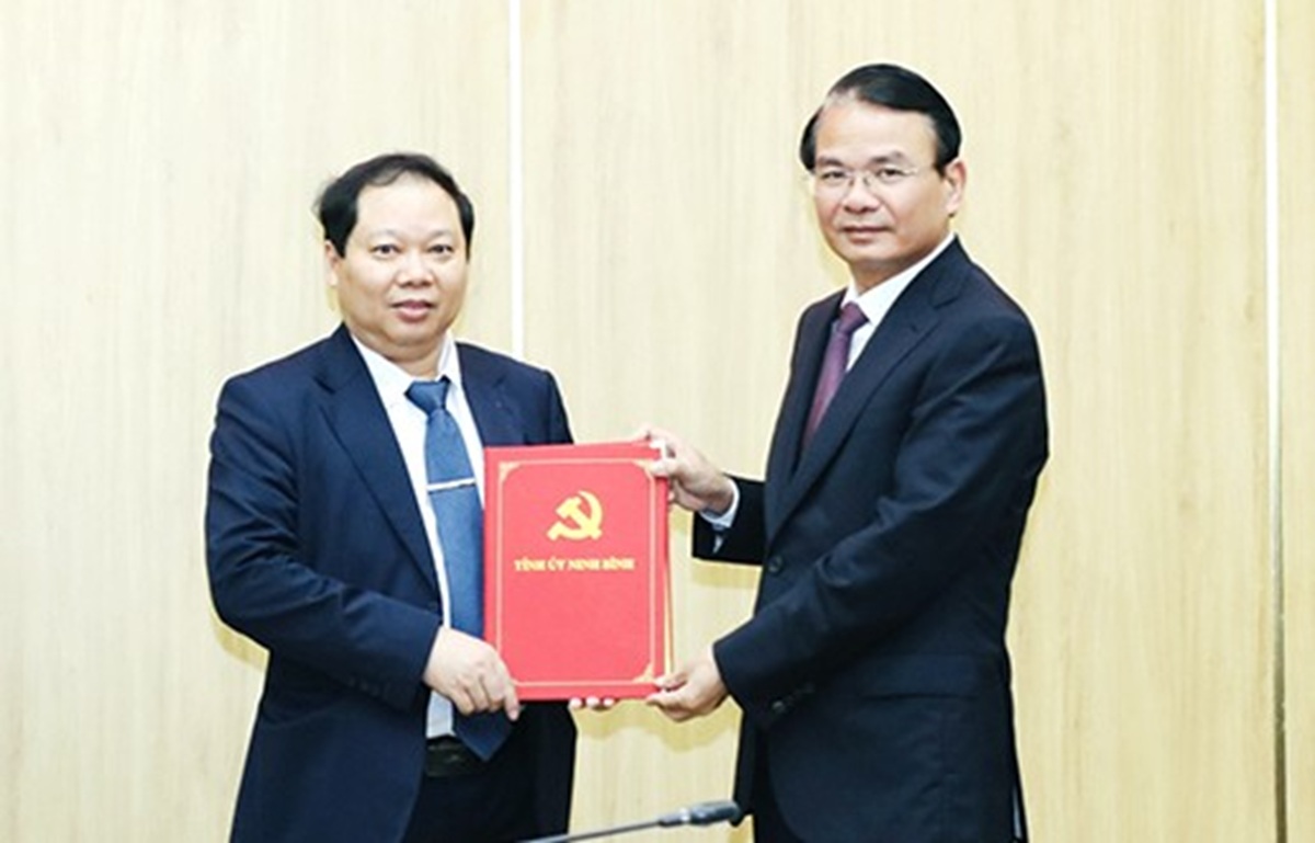 Ninh Bình công bố quyết định của Ban Bí thư về công tác cán bộ - Ảnh 1.