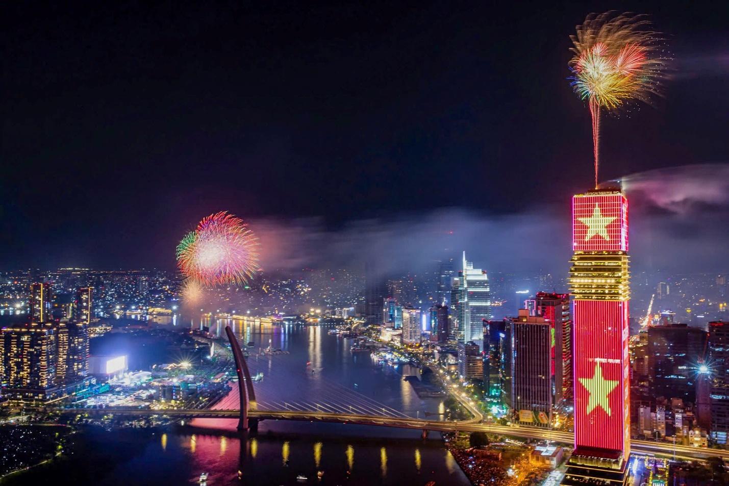 Saigon Marina IFC – Biểu tượng mới của TP HCM rực rỡ công nghệ ánh sáng đón chào năm mới 2026 - Ảnh 4.