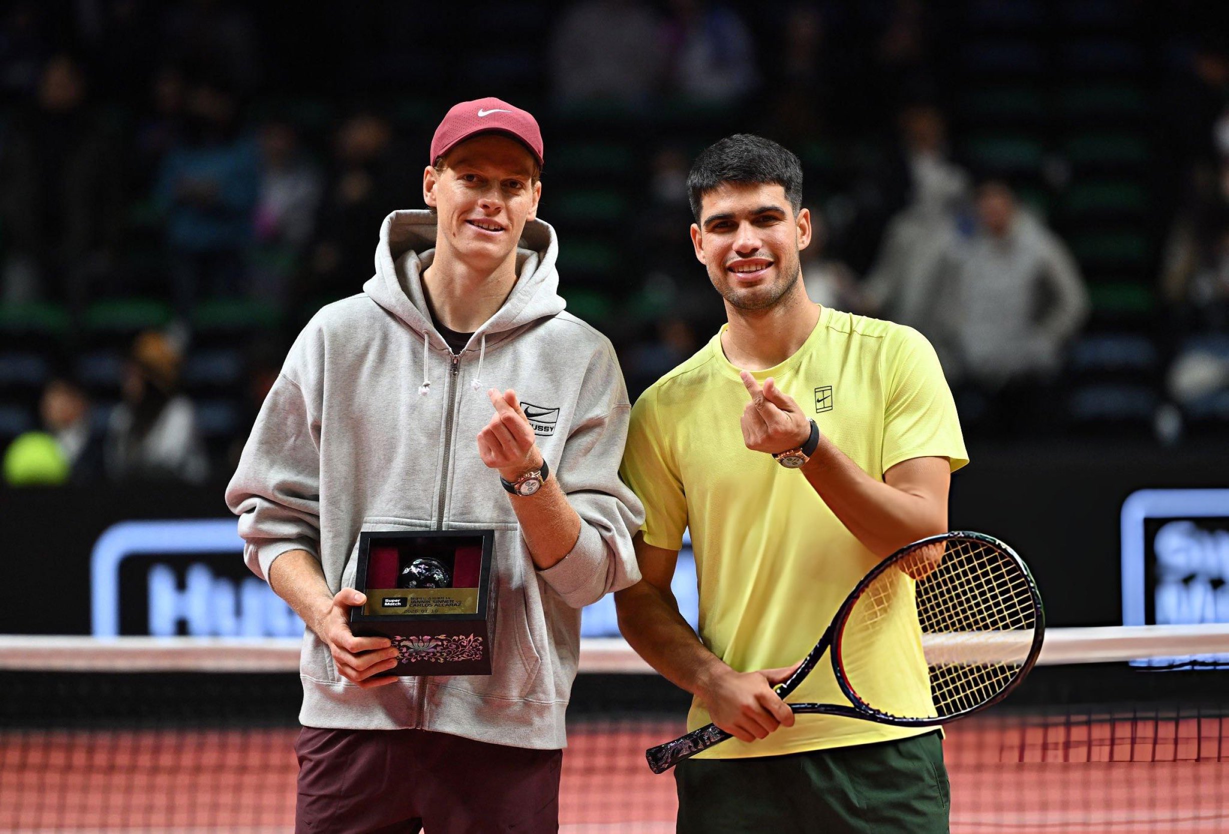 Alcaraz hạ Sinner, biến s&acirc;n biểu diễn th&agrave;nh mỏ v&agrave;ng