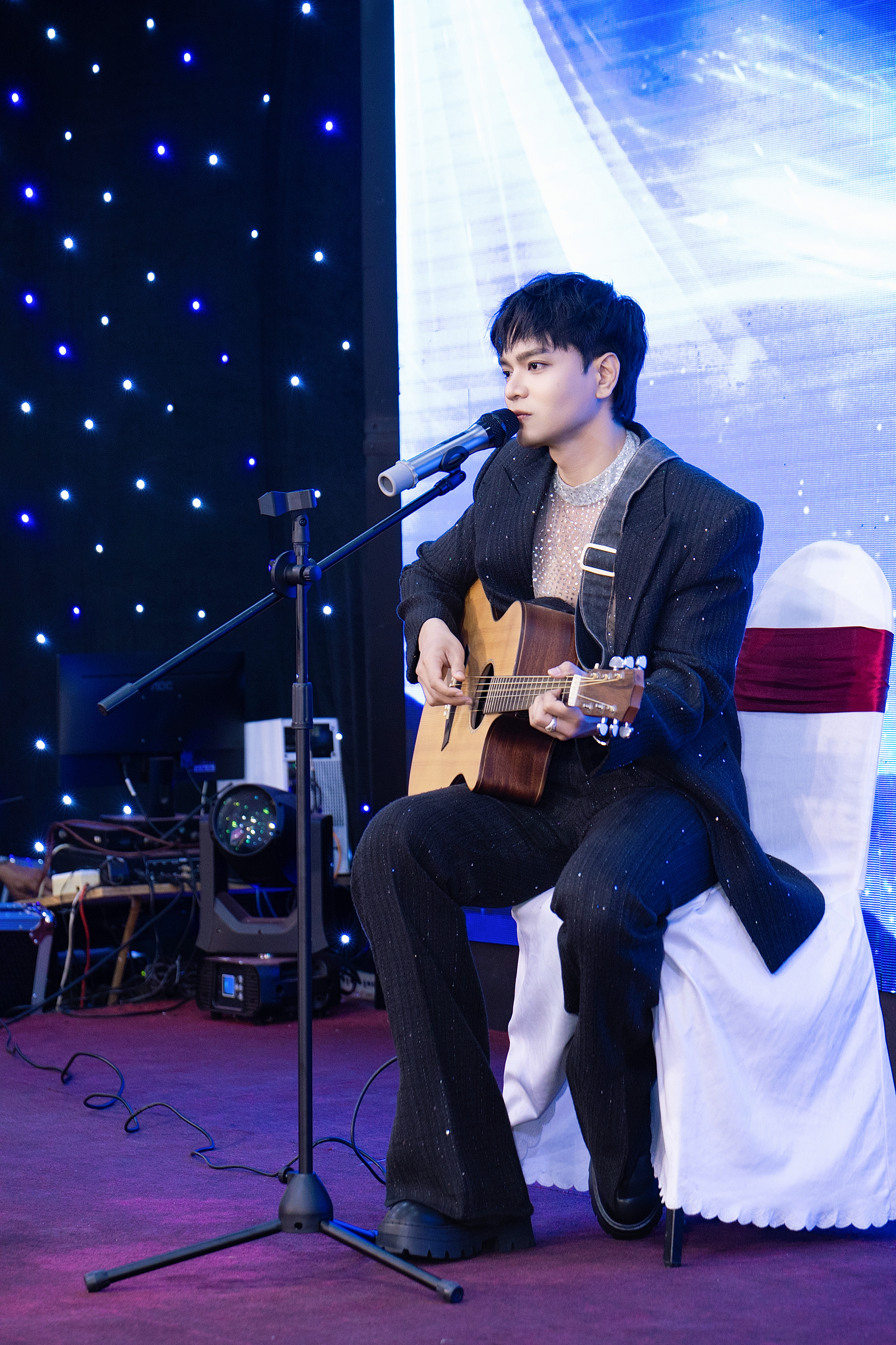 Á vương Vũ Linh và ca nhạc sĩ Ssay Huỳnh về chung một nhà  - Ảnh 2.