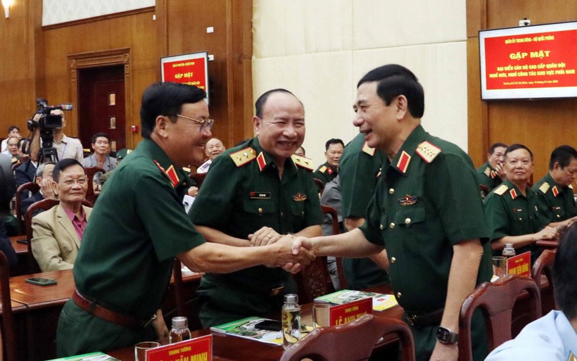 TPHCM đưa 151 sĩ quan quân đội về tham gia Ban Chỉ huy quân sự các xã, phường, đặc khu - Ảnh 2.