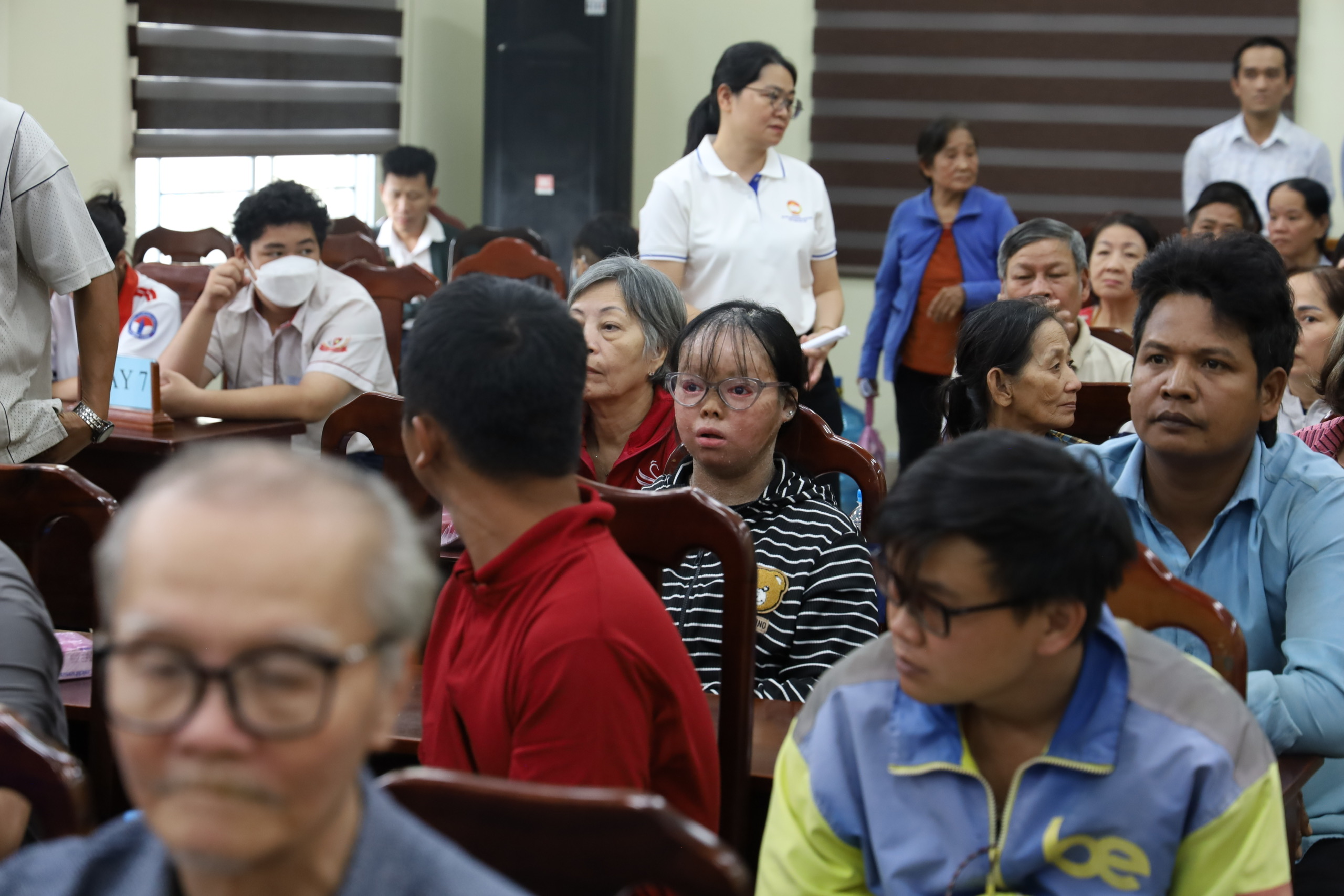 TPHCM trao thẻ BHYT, tặng quà Tết cho người dân khó khăn xã Tân Vĩnh Lộc - Ảnh 2.